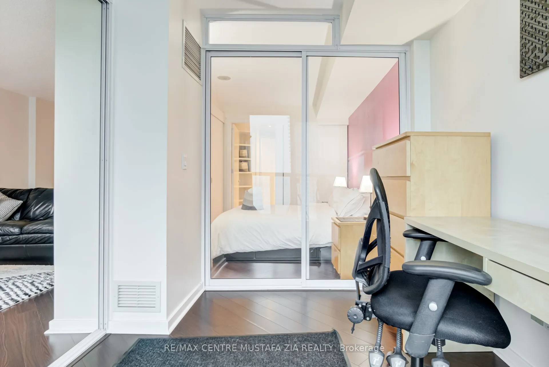 208 Queens Quay W, #1204