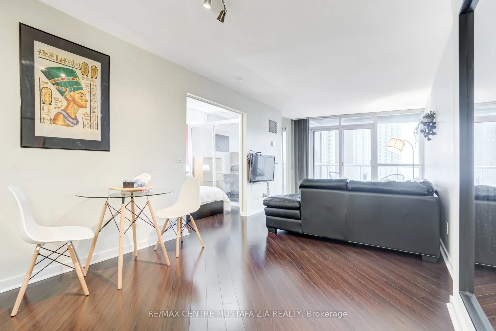 208 Queens Quay W, #1204