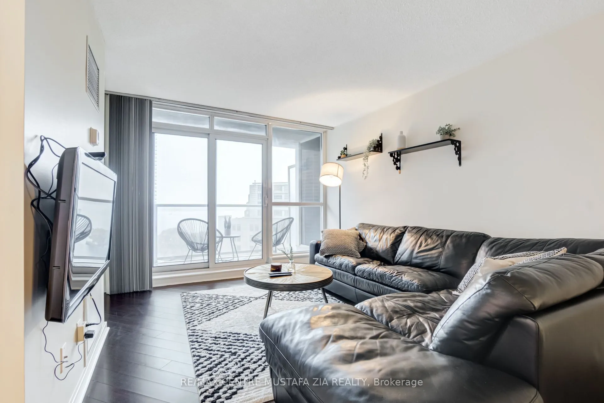 208 Queens Quay W, #1204