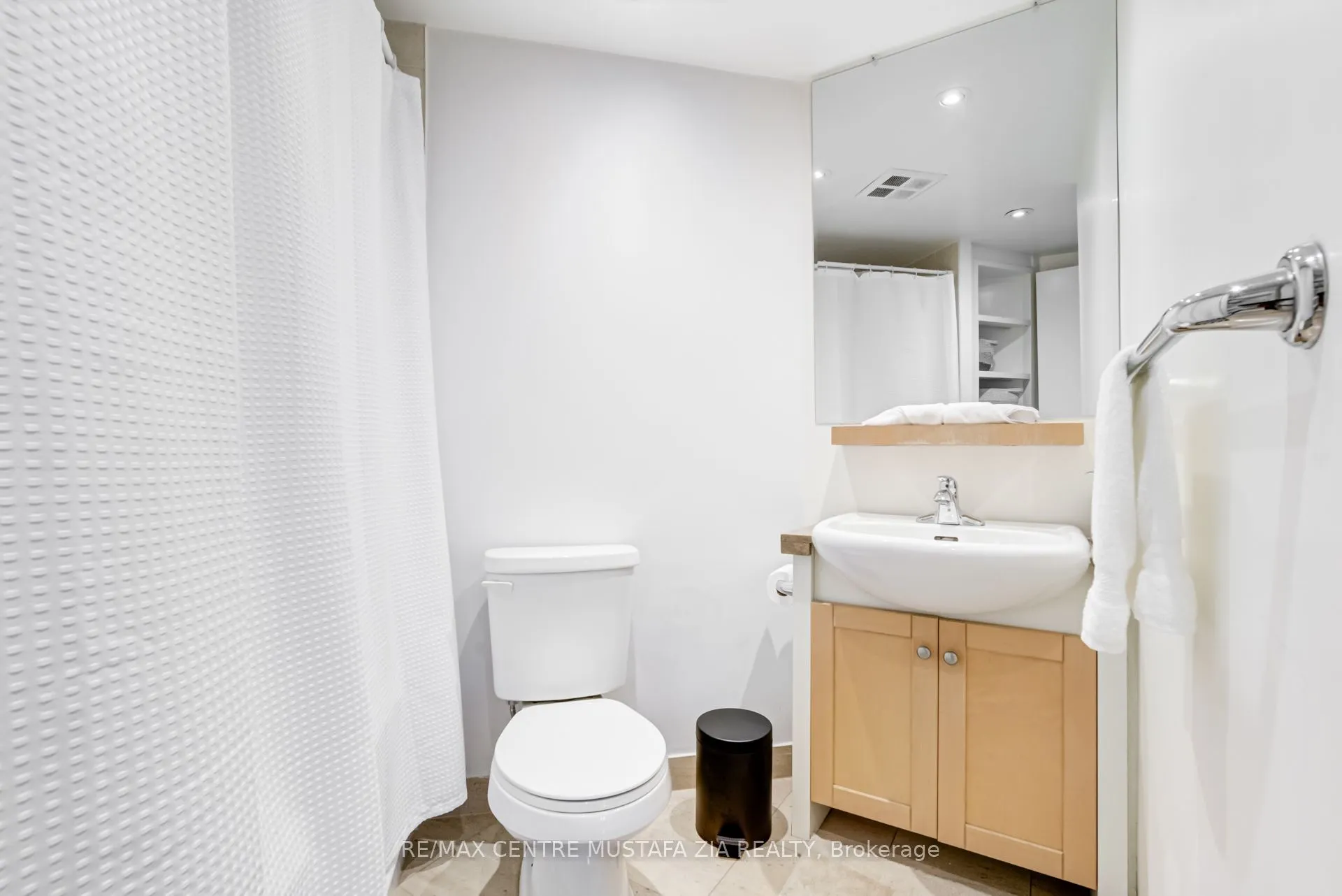 208 Queens Quay W, #1204