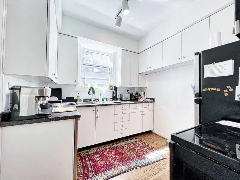 33 Whitehall Road, #Main