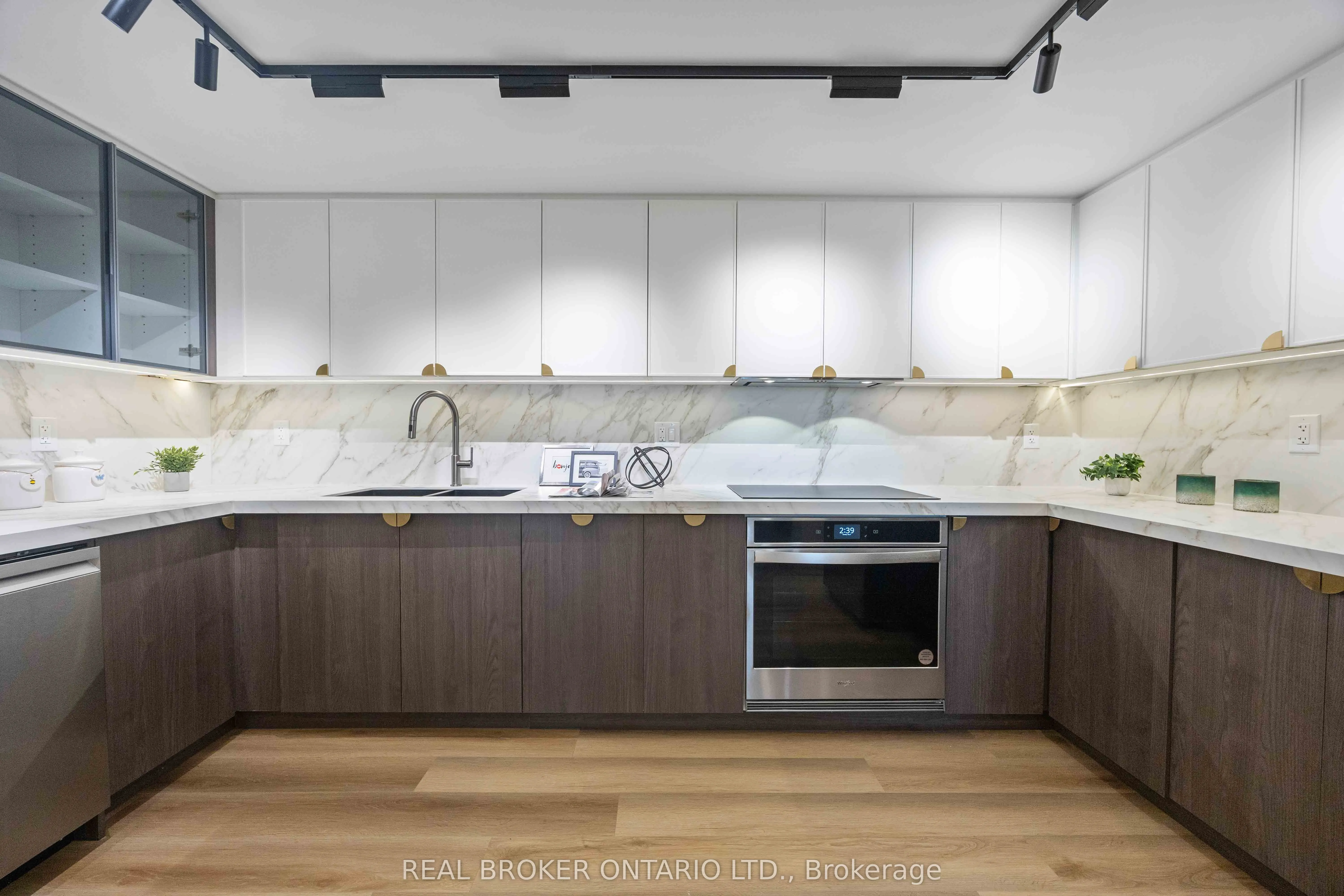 10 Tangreen Court, #801