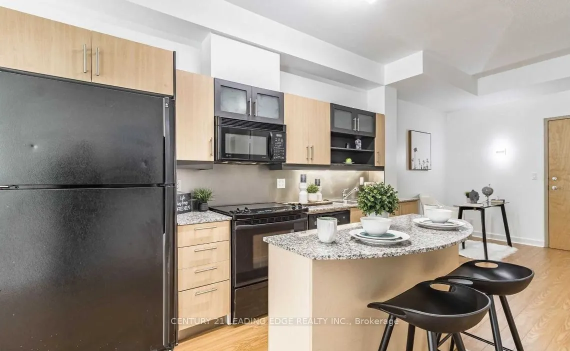350 Wellington Street W, #203