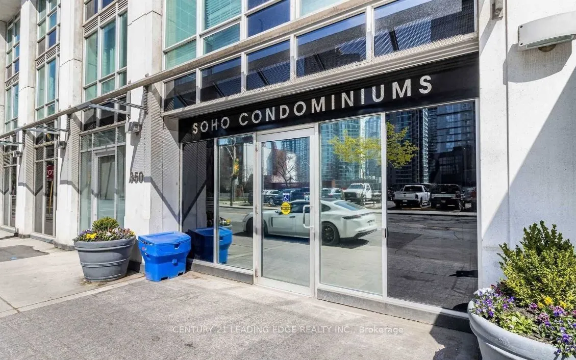 350 Wellington Street W, #203