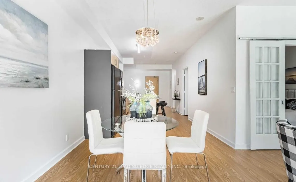 350 Wellington Street W, #203