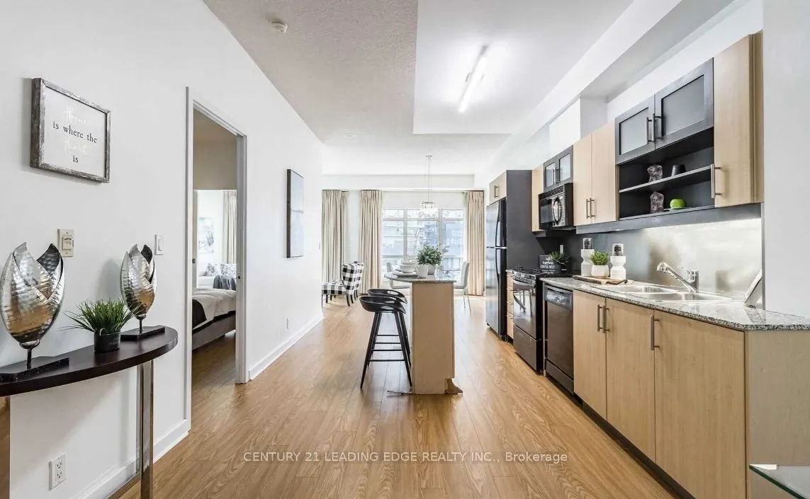 350 Wellington Street W, #203