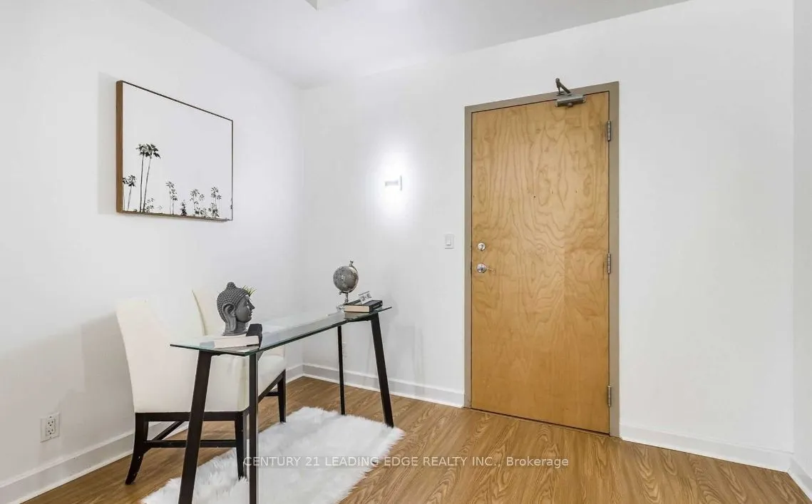 350 Wellington Street W, #203