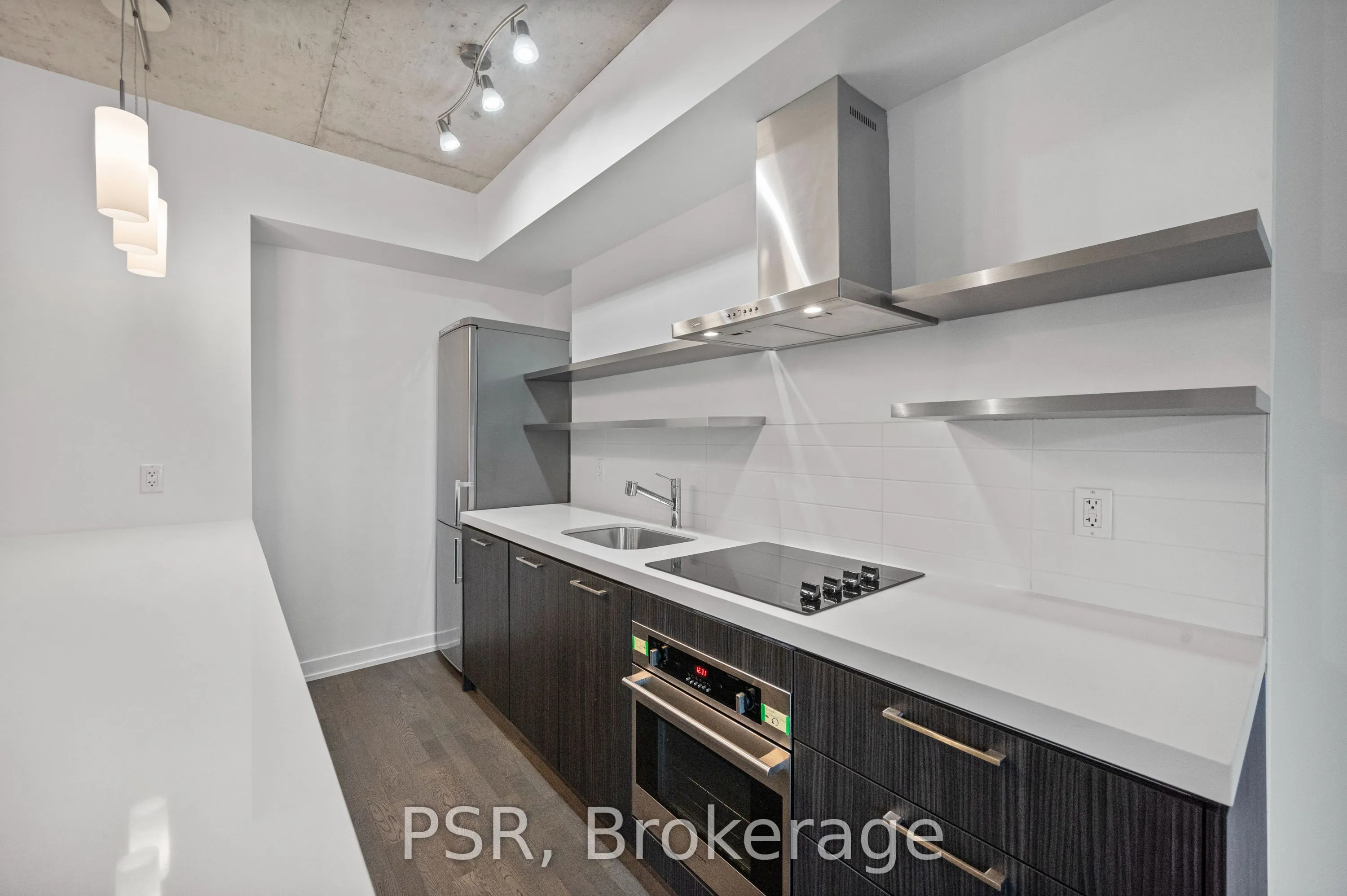 560 King Street W, #407