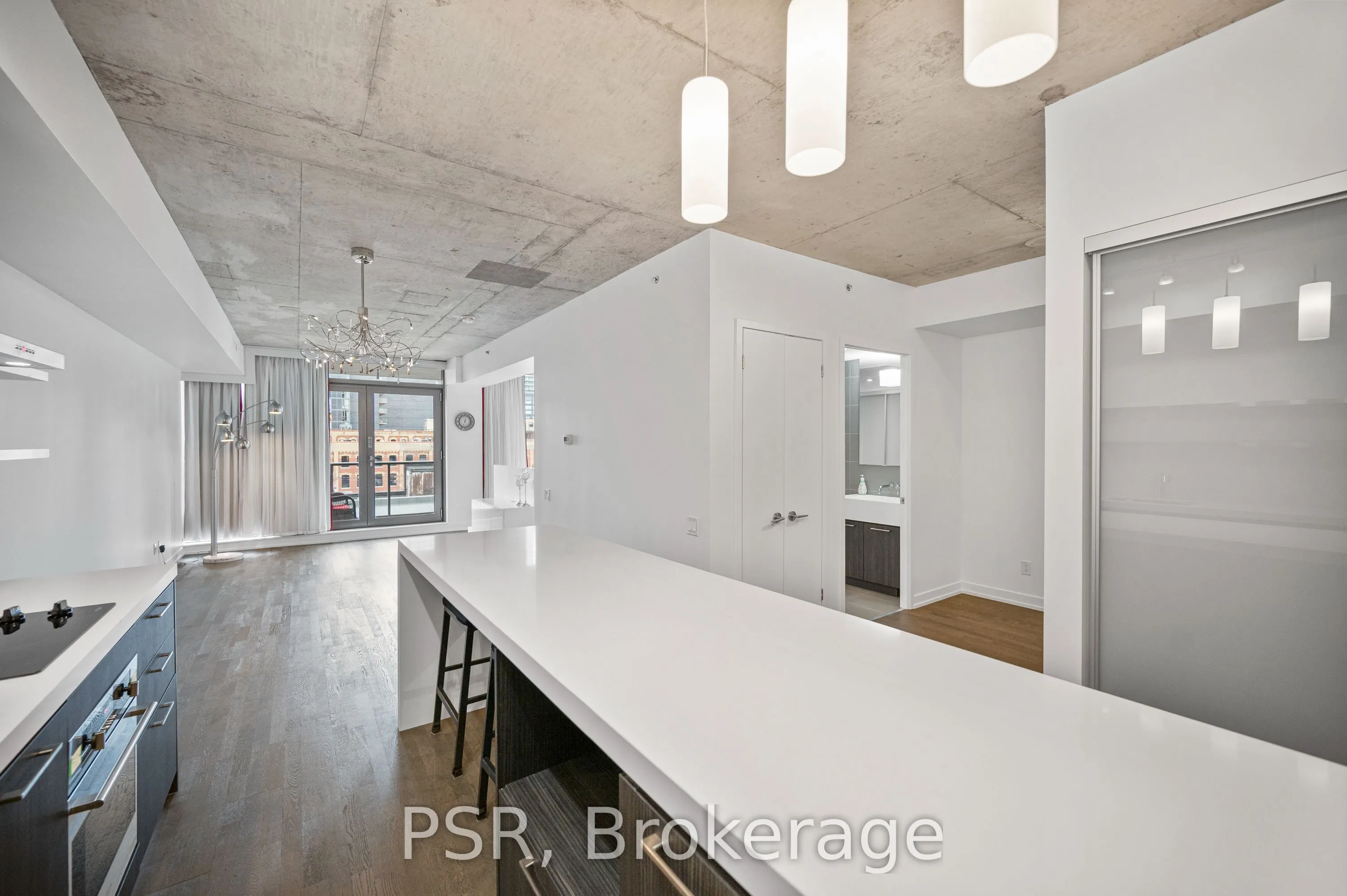 560 King Street W, #407