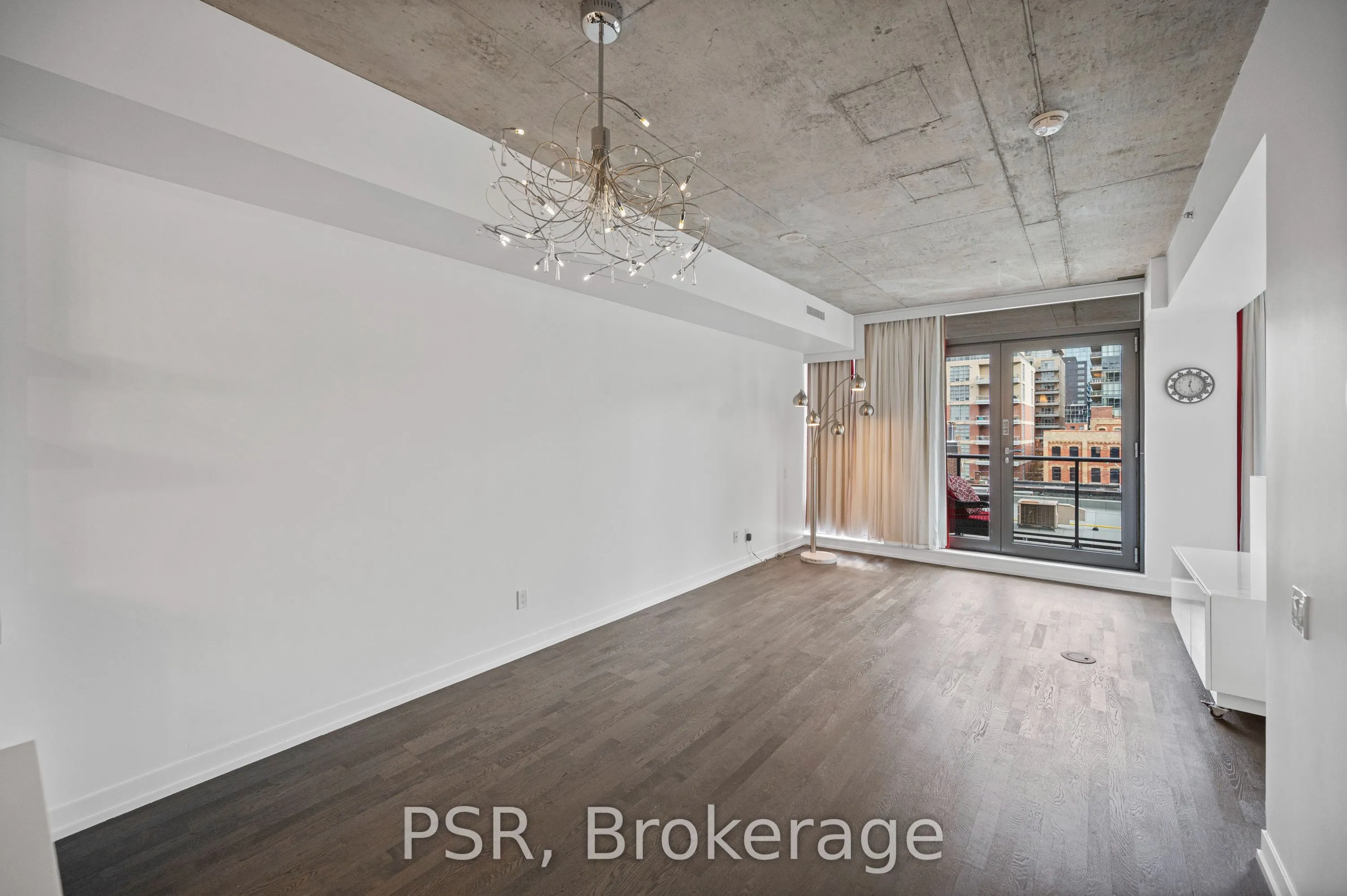 560 King Street W, #407