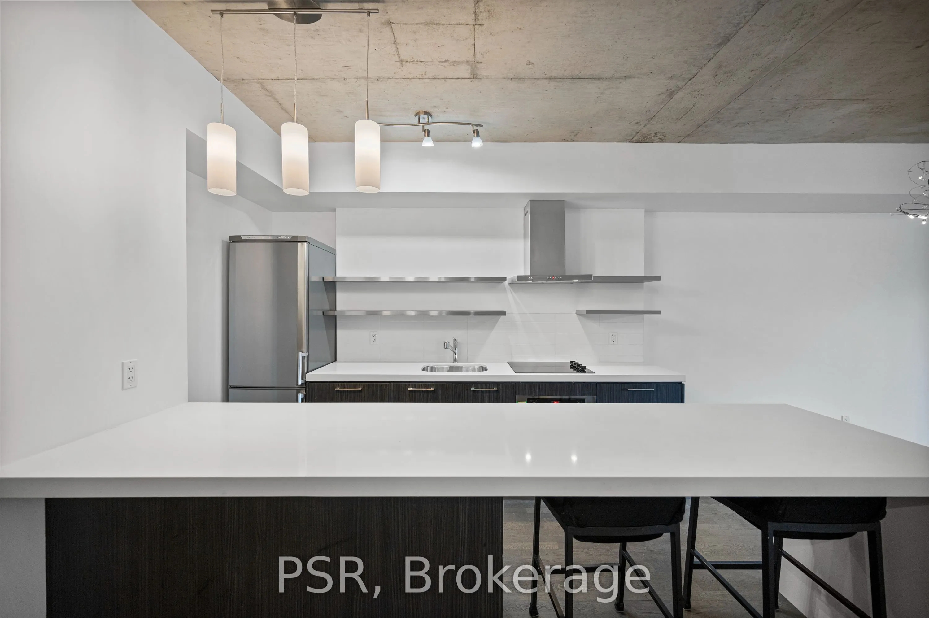 560 King Street W, #407