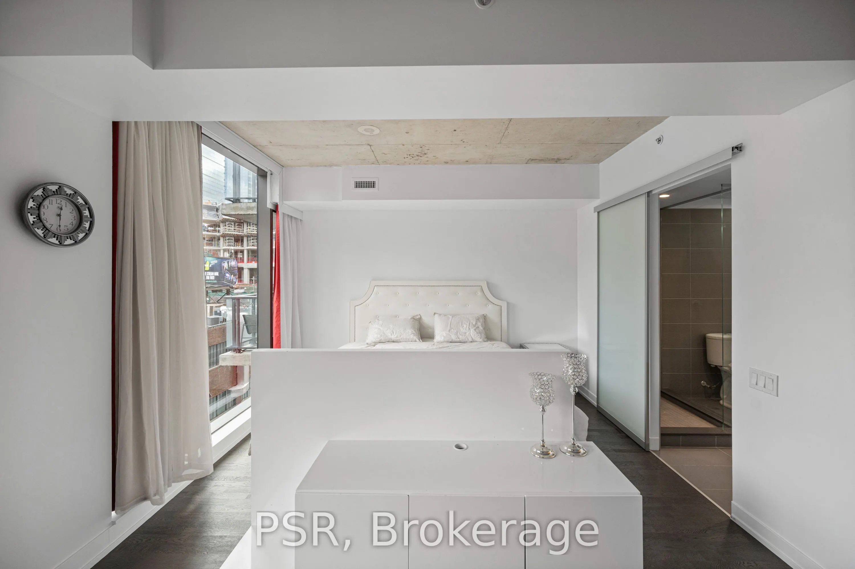 560 King Street W, #407