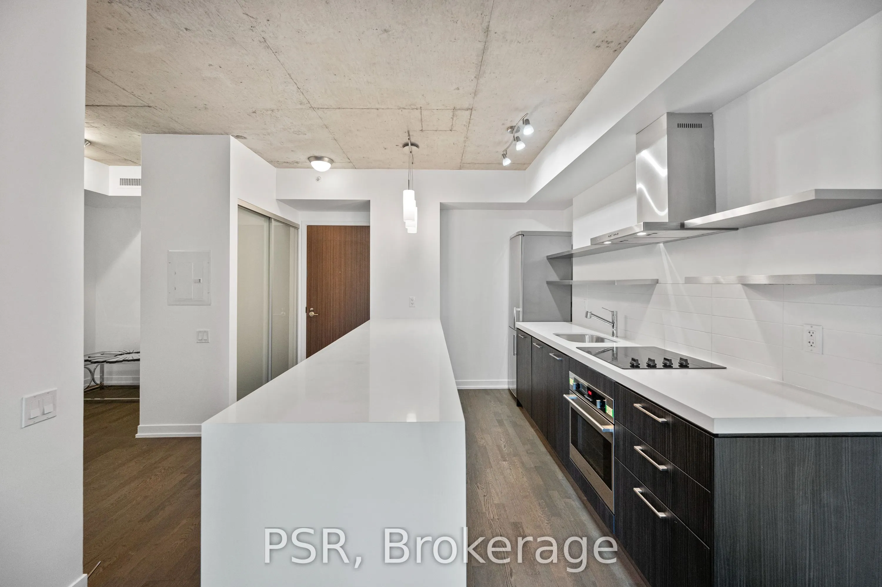 560 King Street W, #407