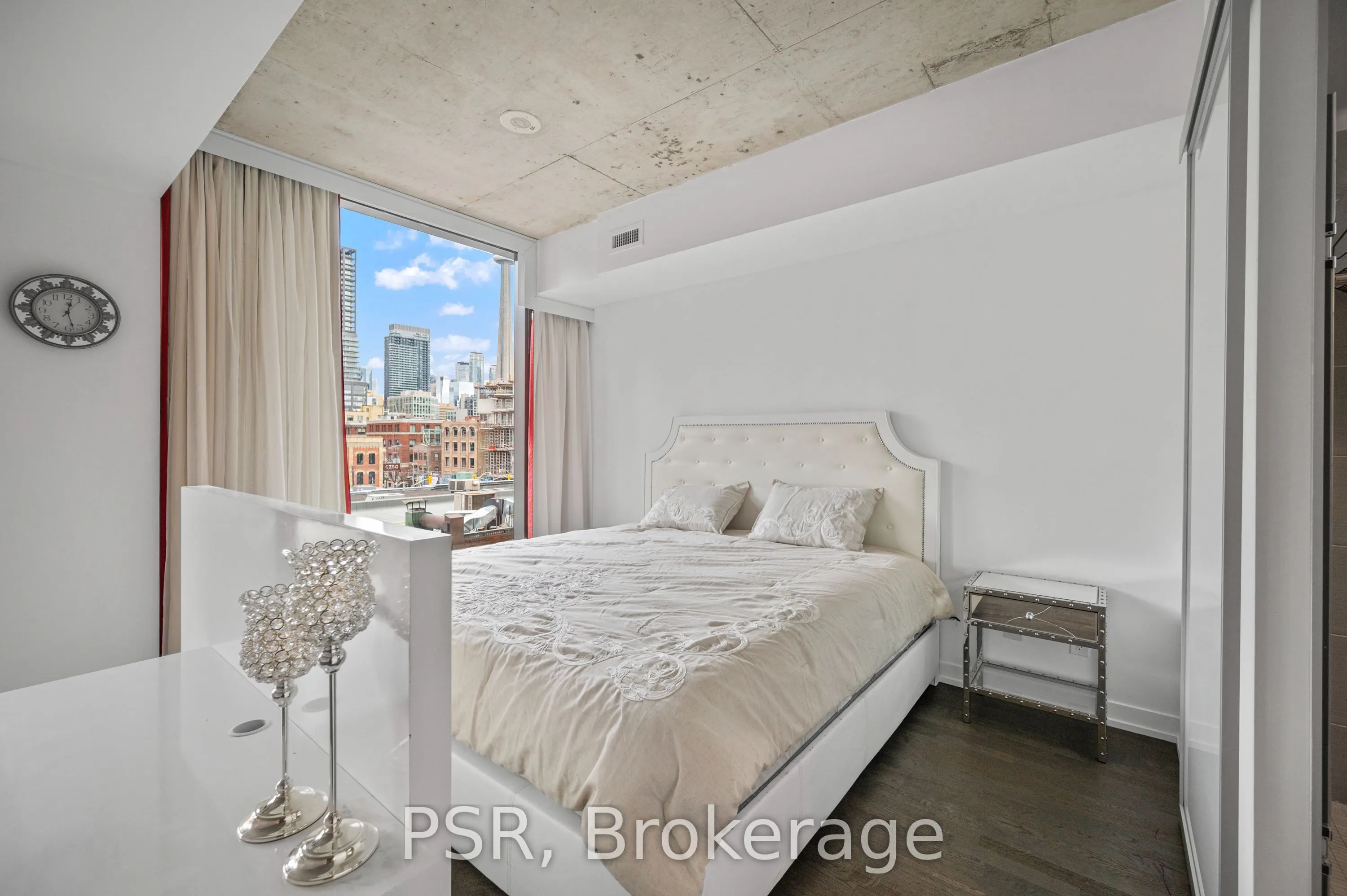 560 King Street W, #407