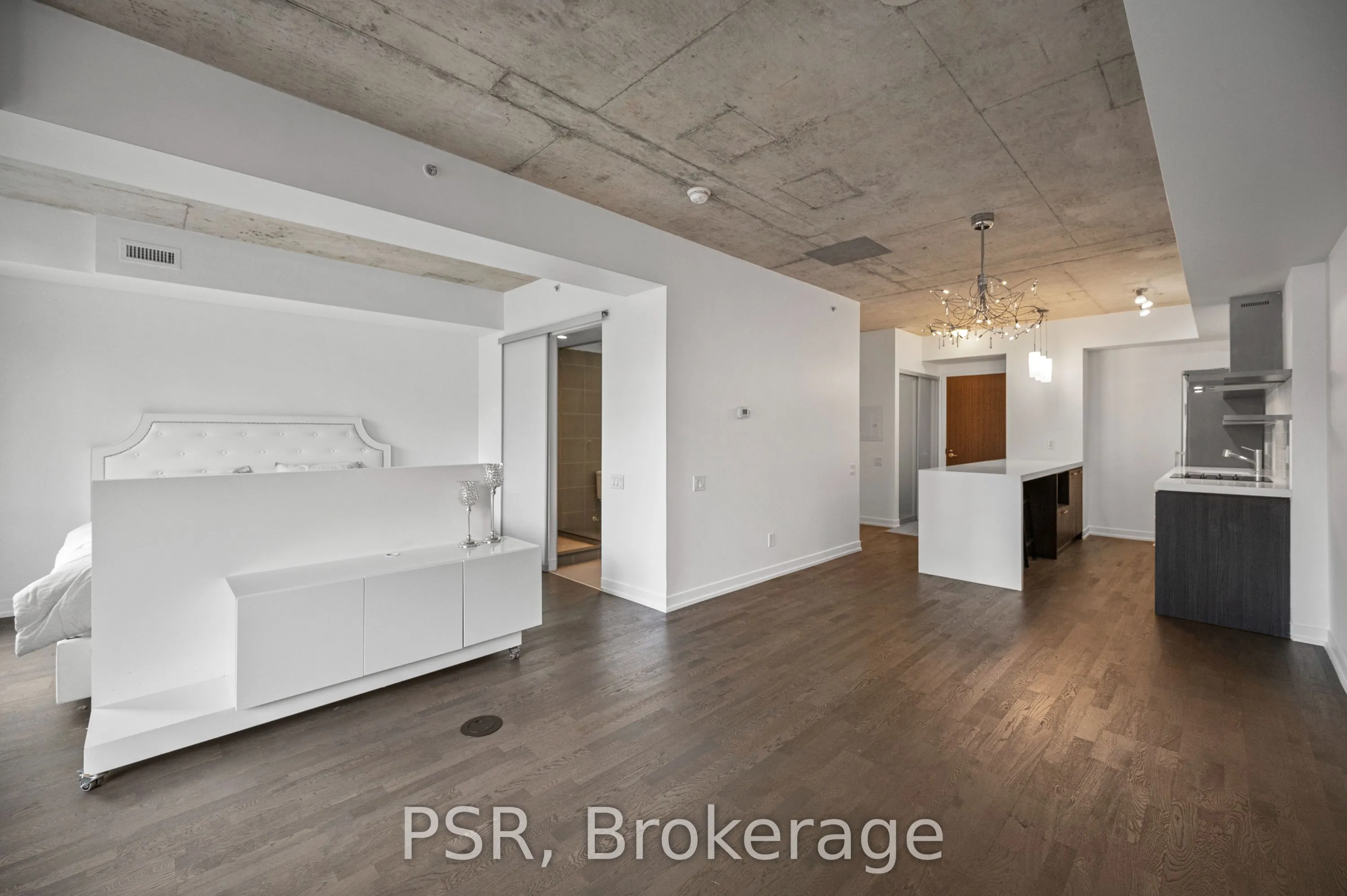 560 King Street W, #407