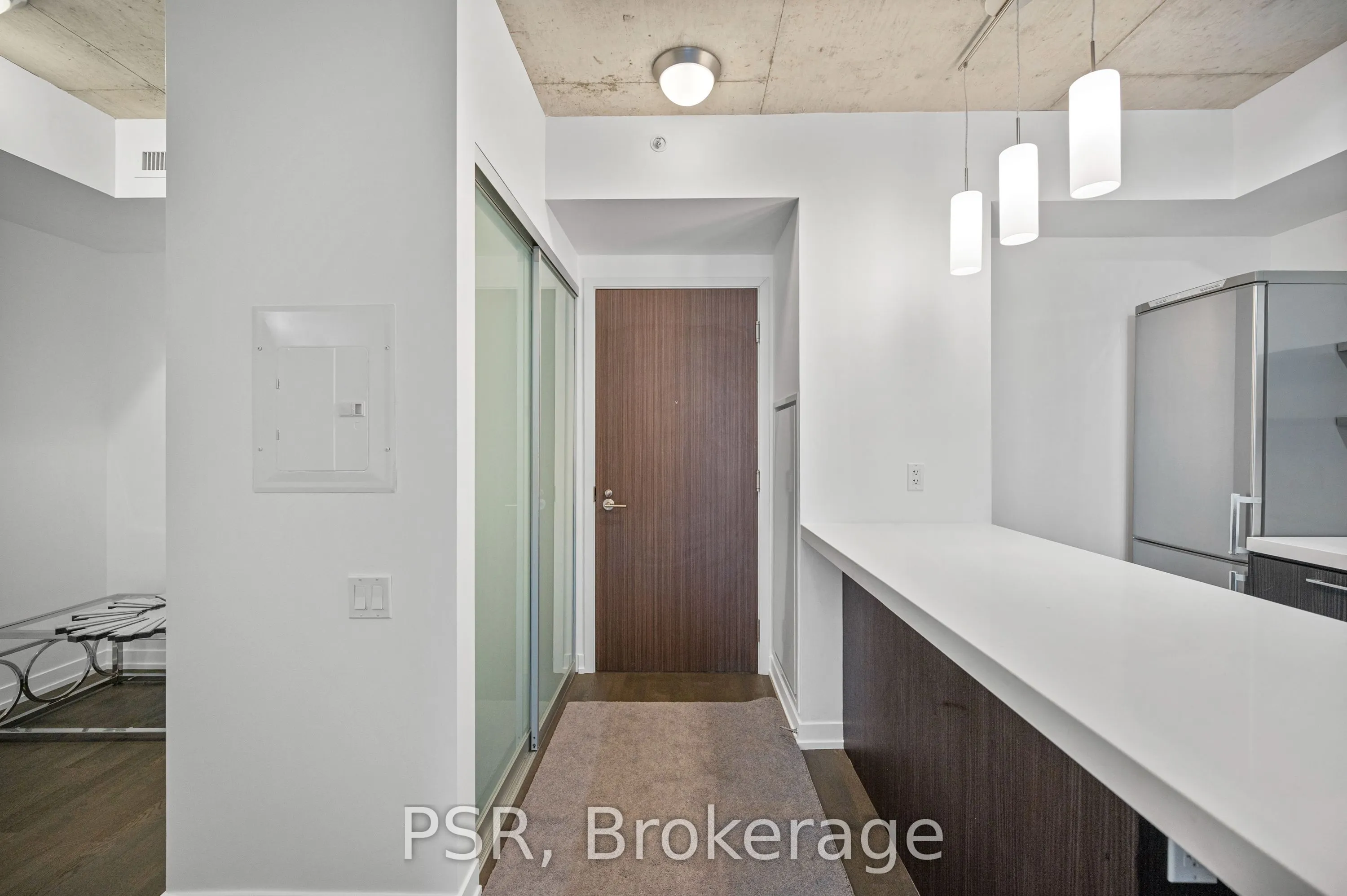 560 King Street W, #407