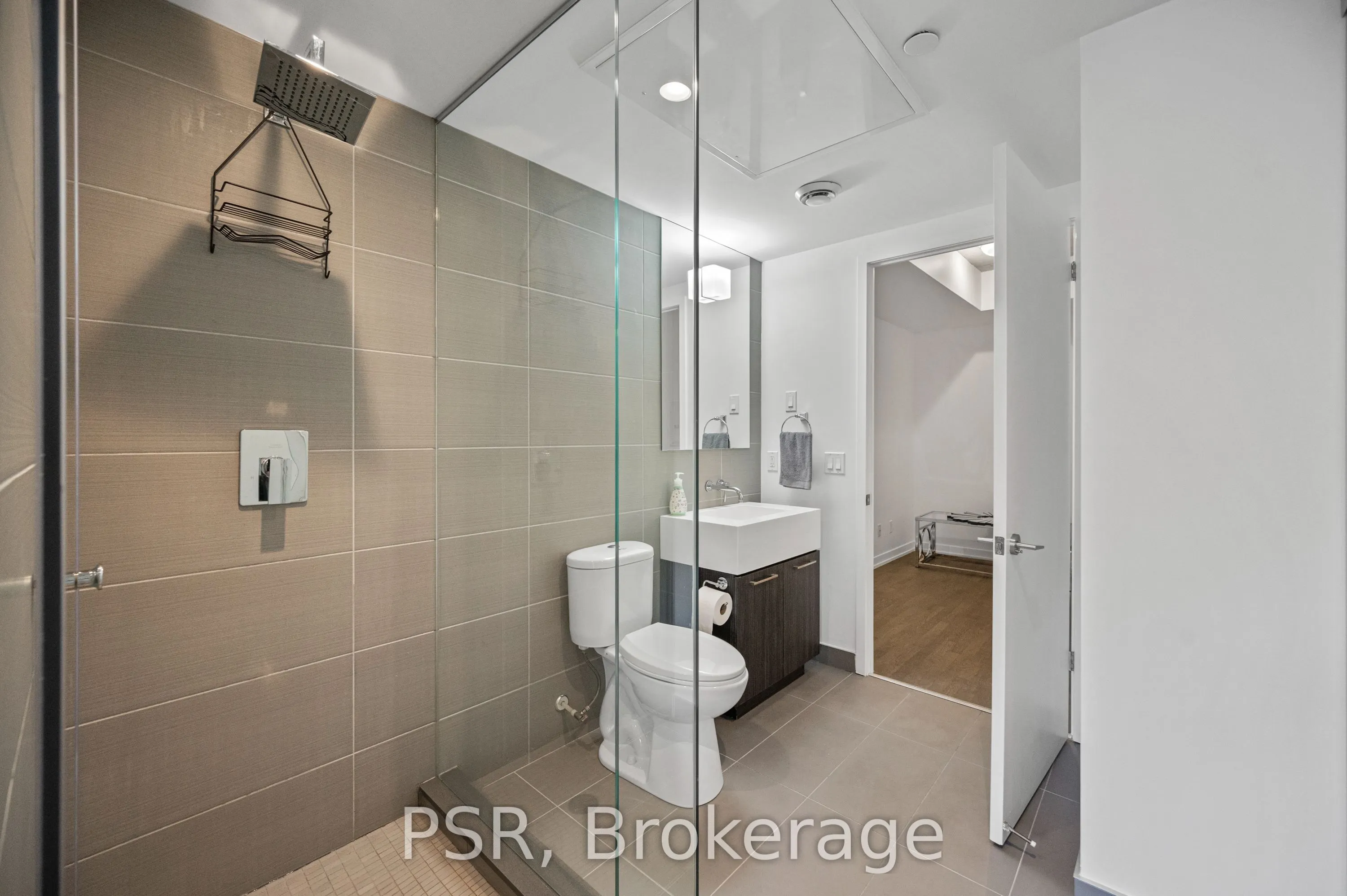 560 King Street W, #407