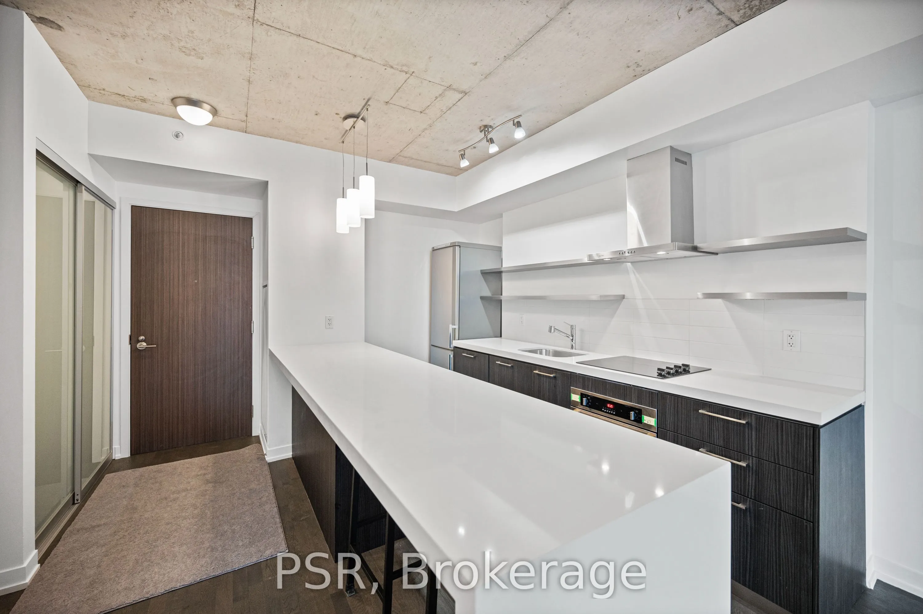 560 King Street W, #407
