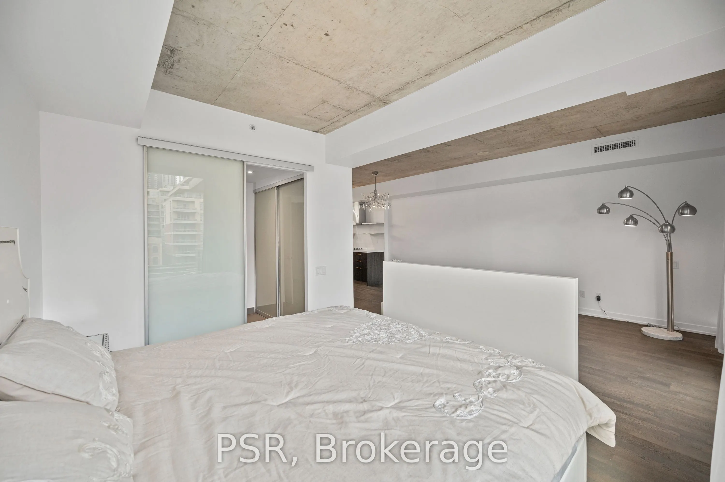 560 King Street W, #407