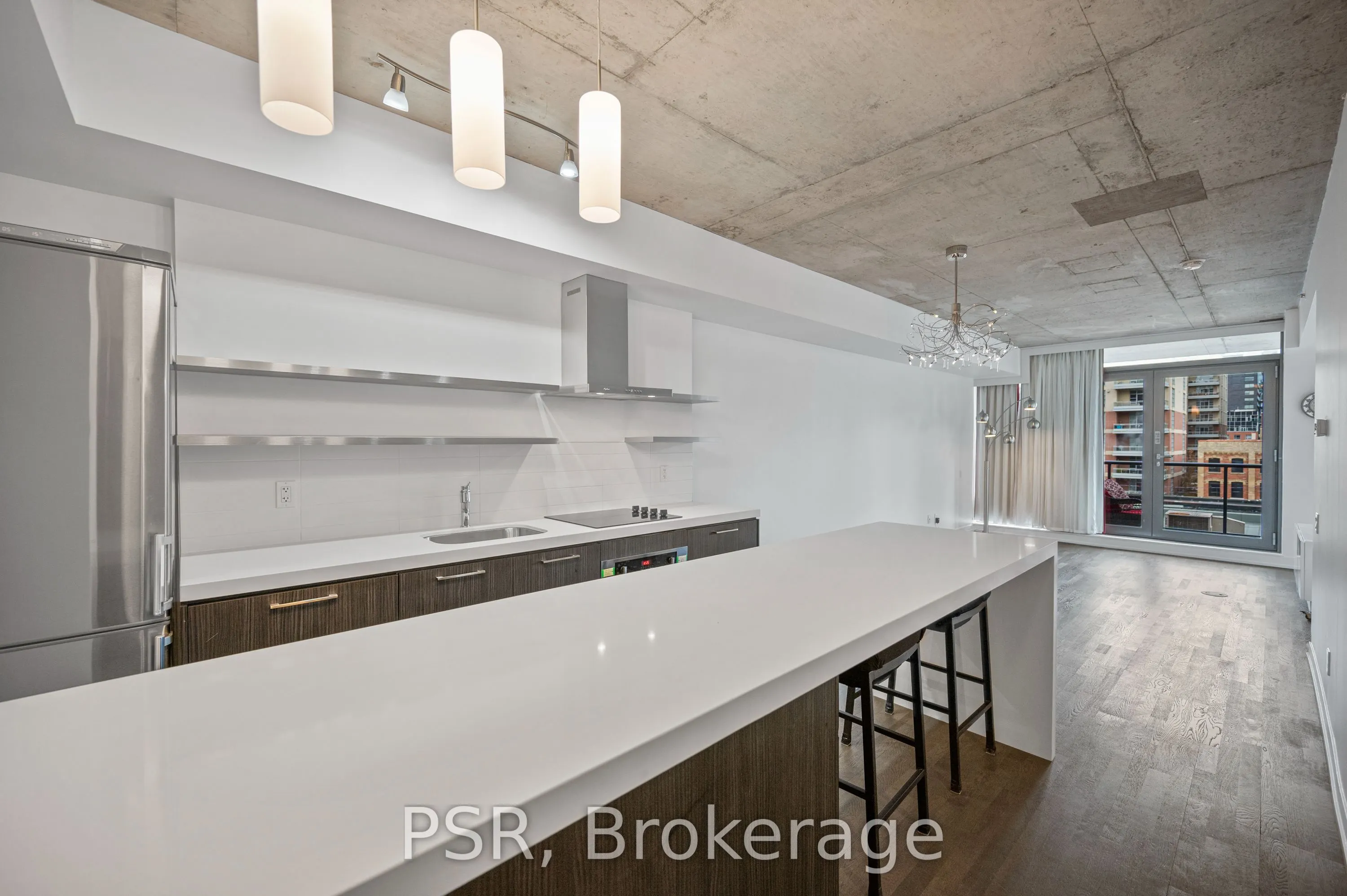 560 King Street W, #407