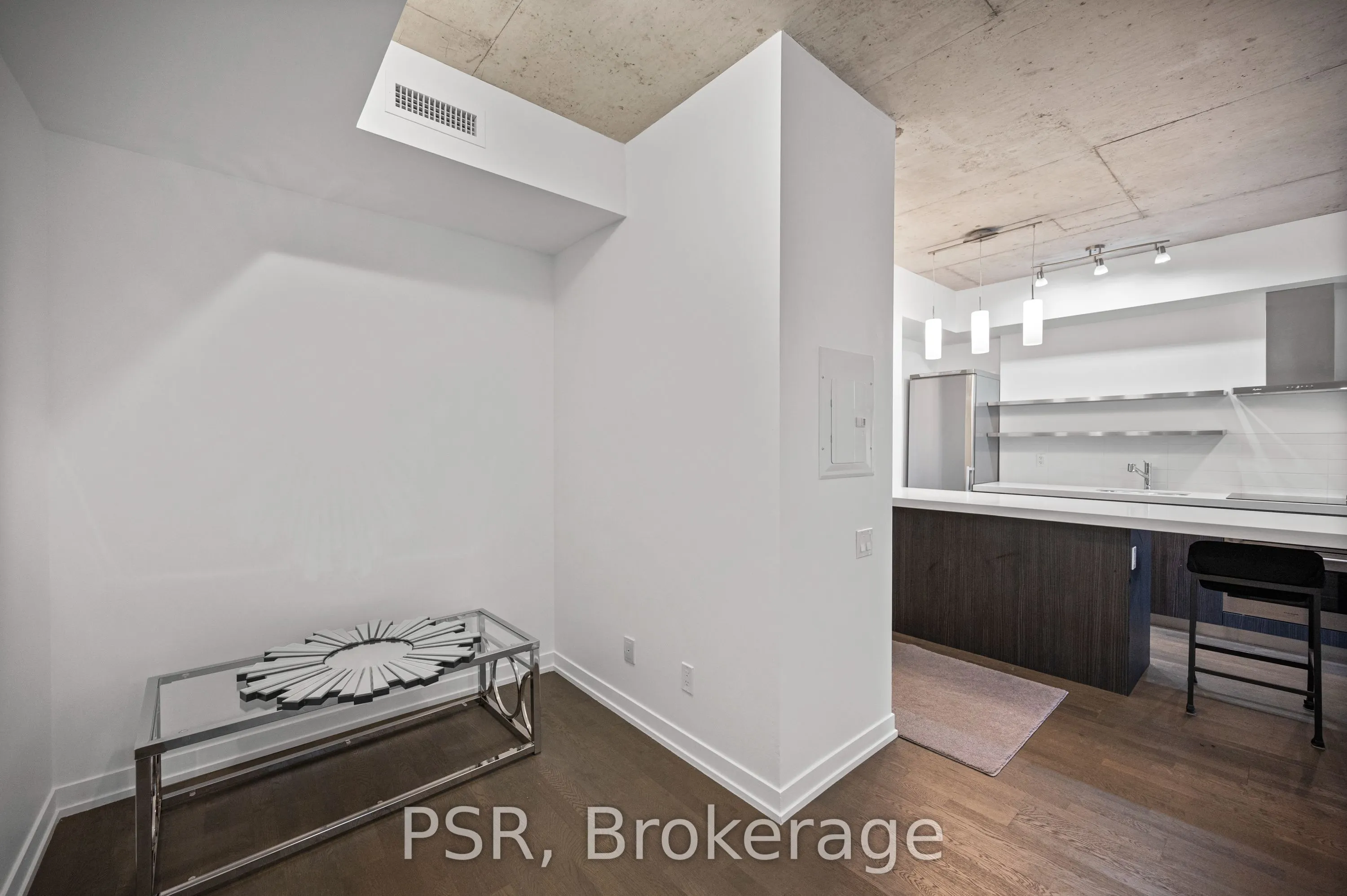 560 King Street W, #407