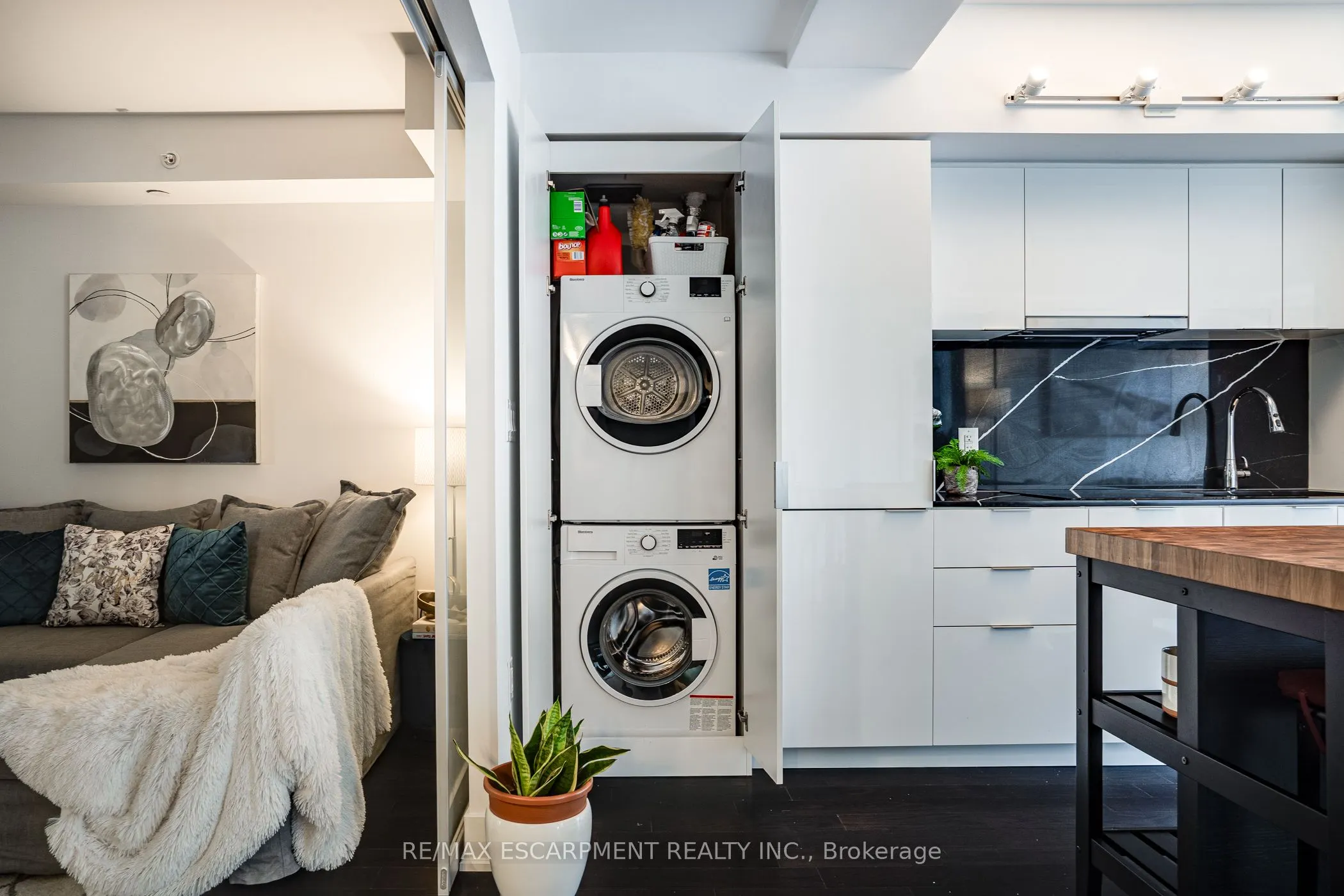 955 Bay Street, #1809