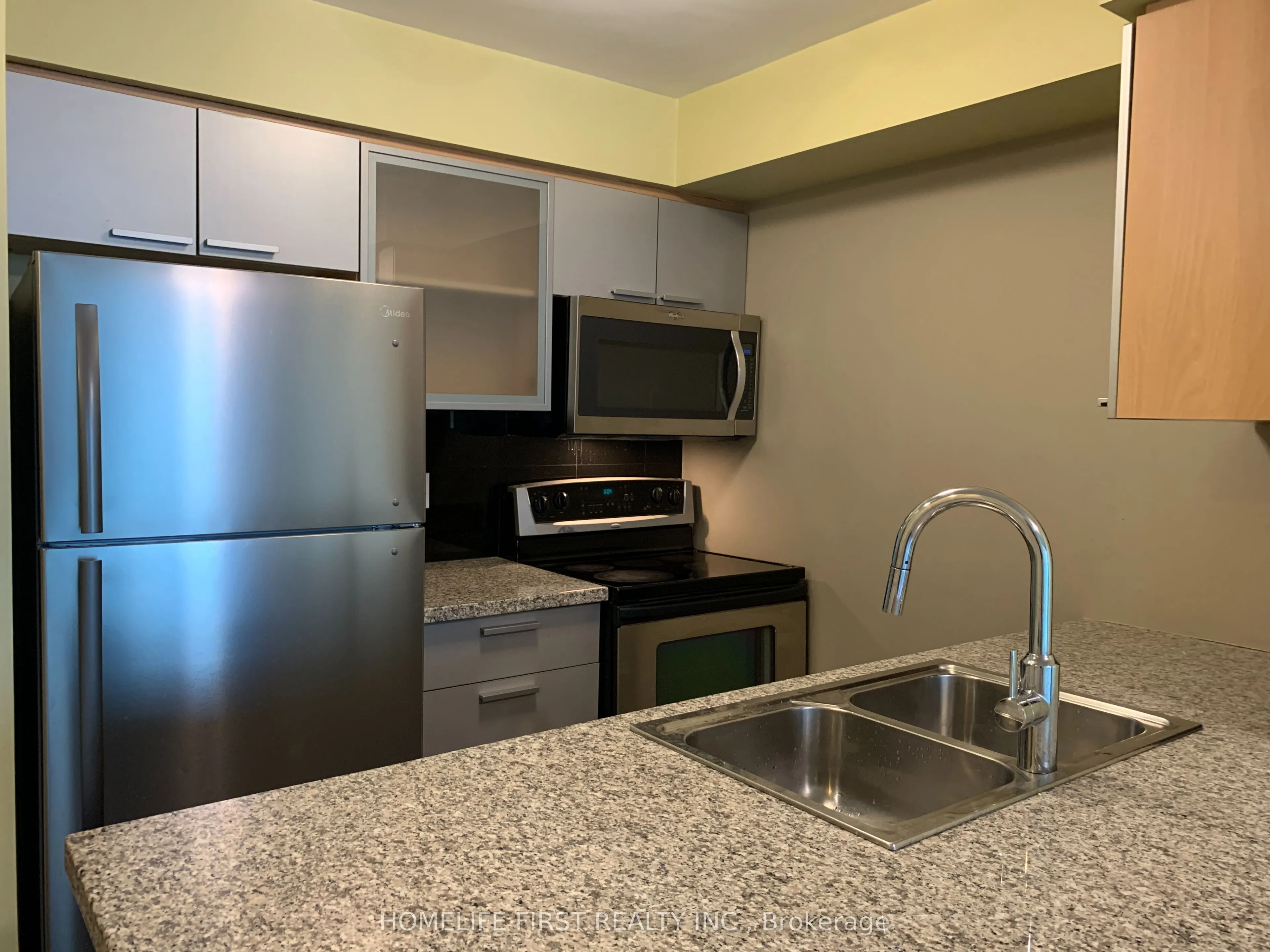 16 Harrison Garden Boulevard, #606
