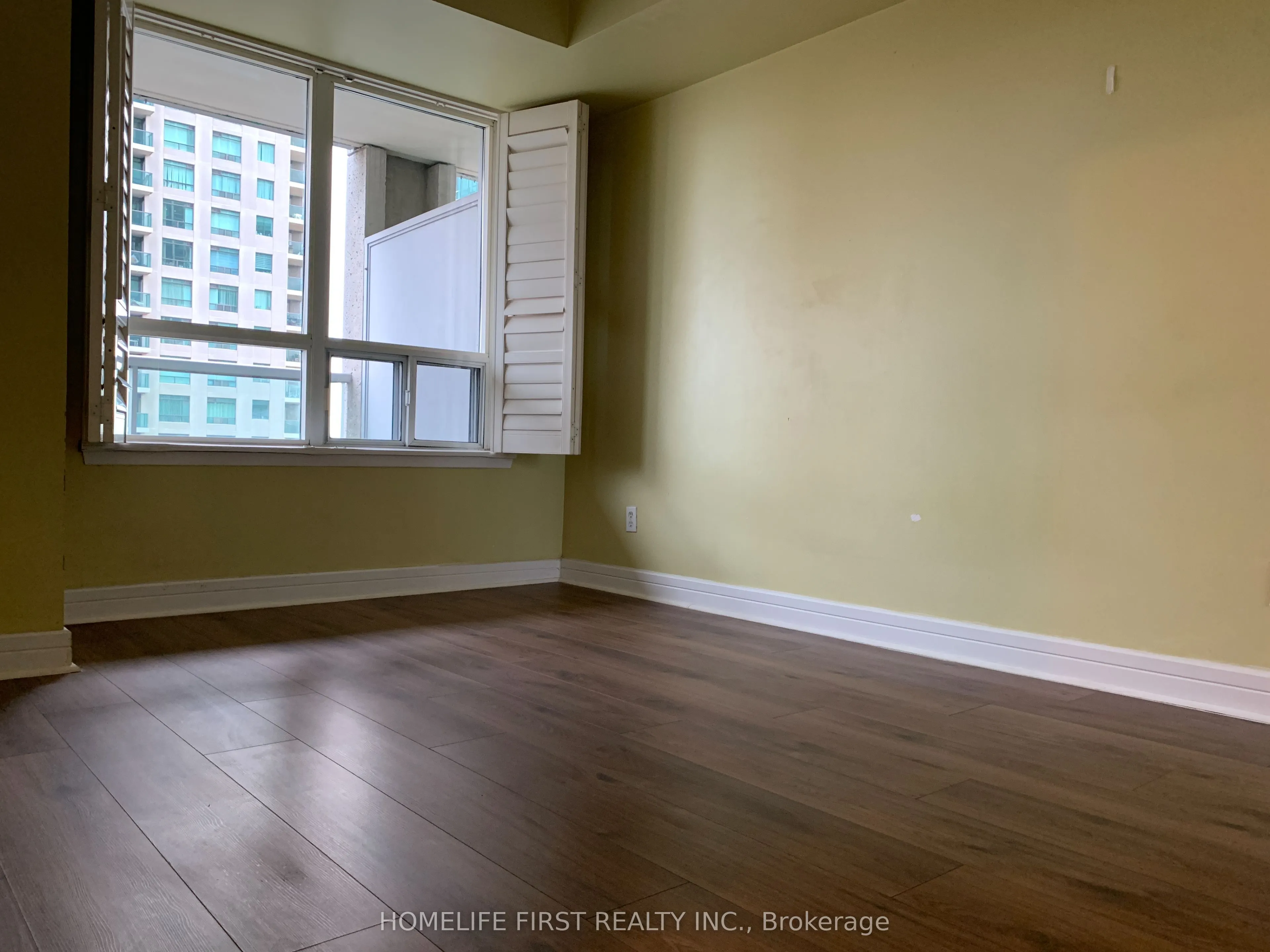 16 Harrison Garden Boulevard, #606