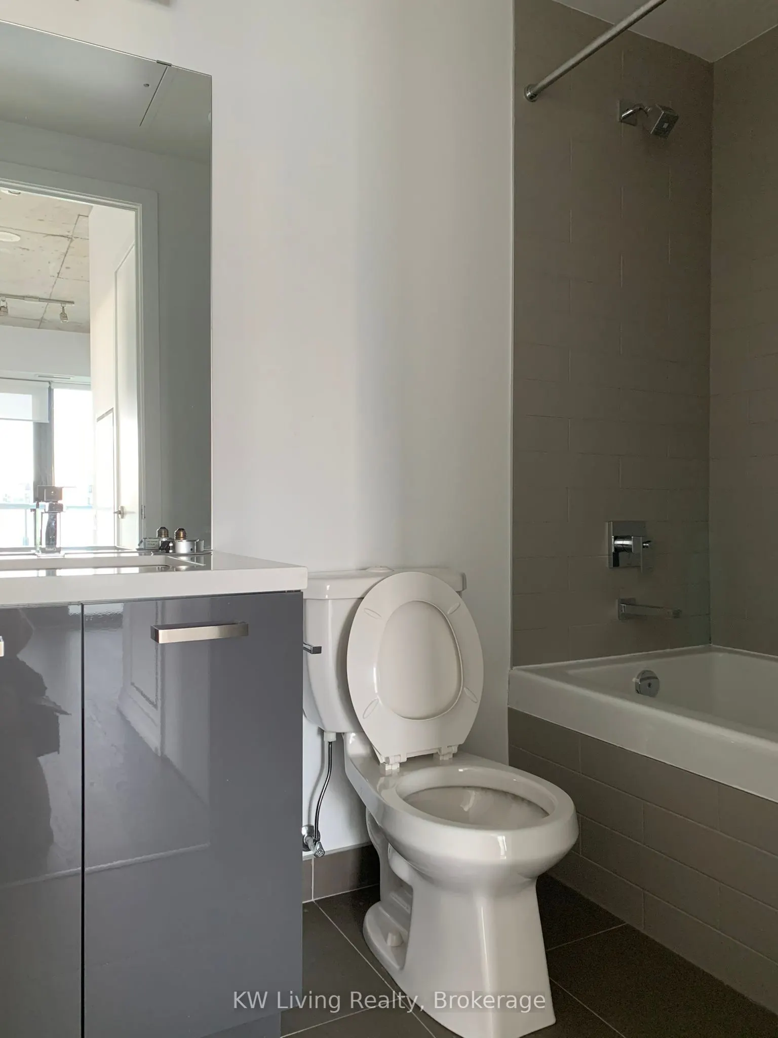 11 Charlotte Street, #2502