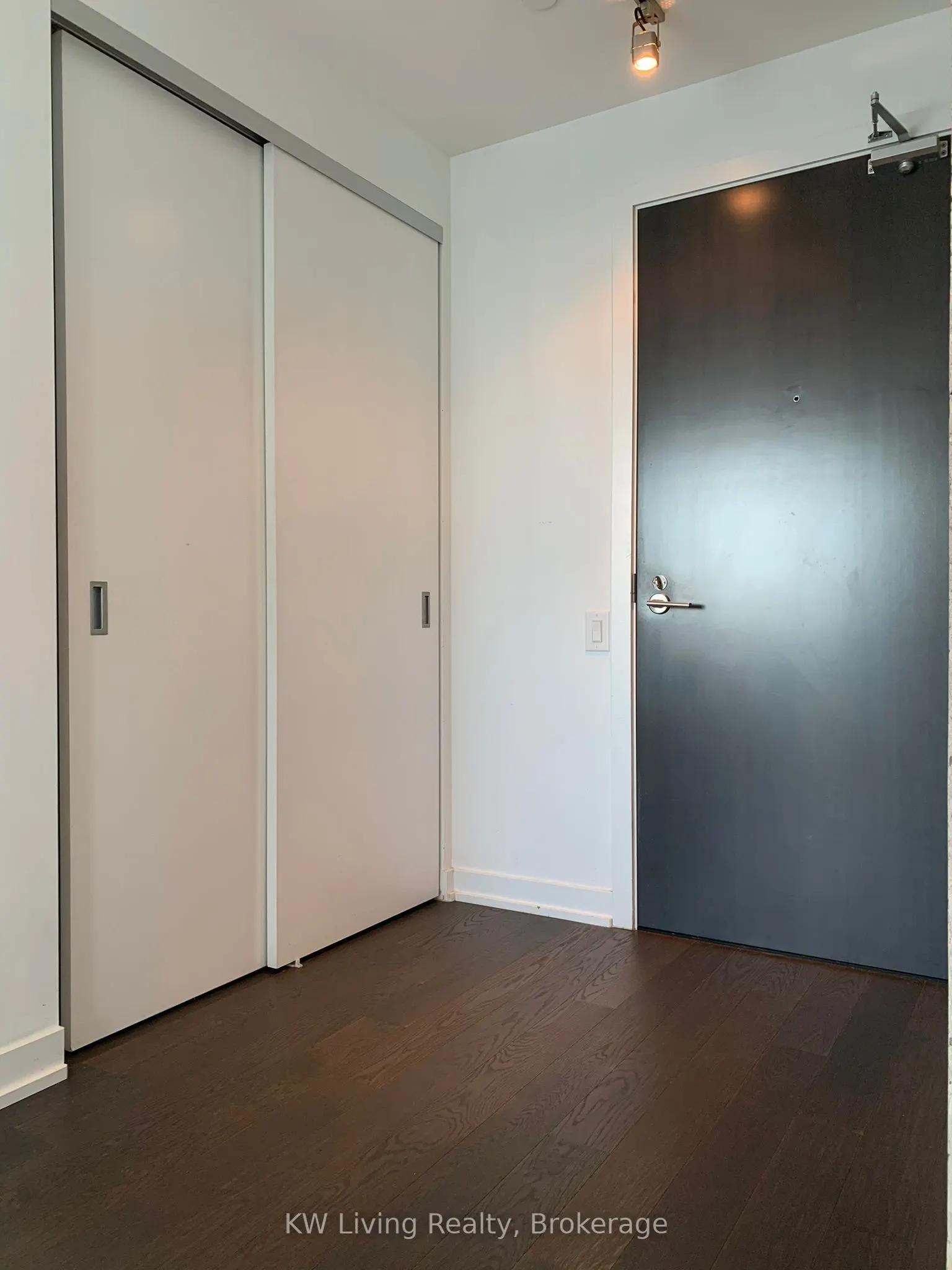 11 Charlotte Street, #2502