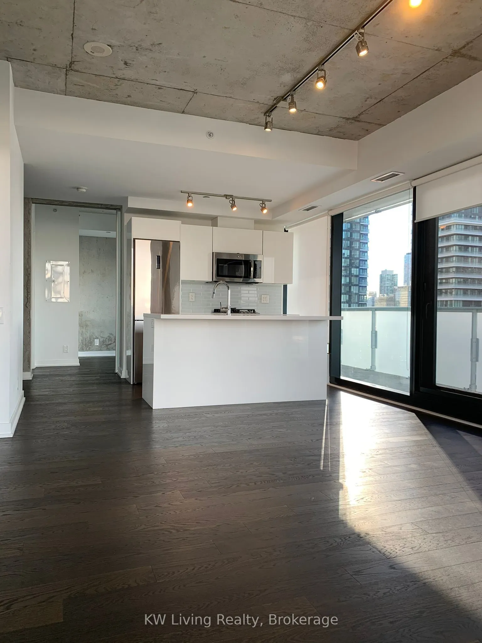 11 Charlotte Street, #2502