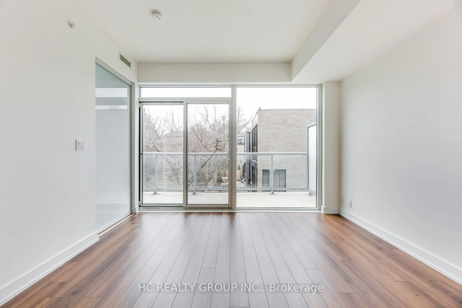 6 Parkwood Avenue, #302