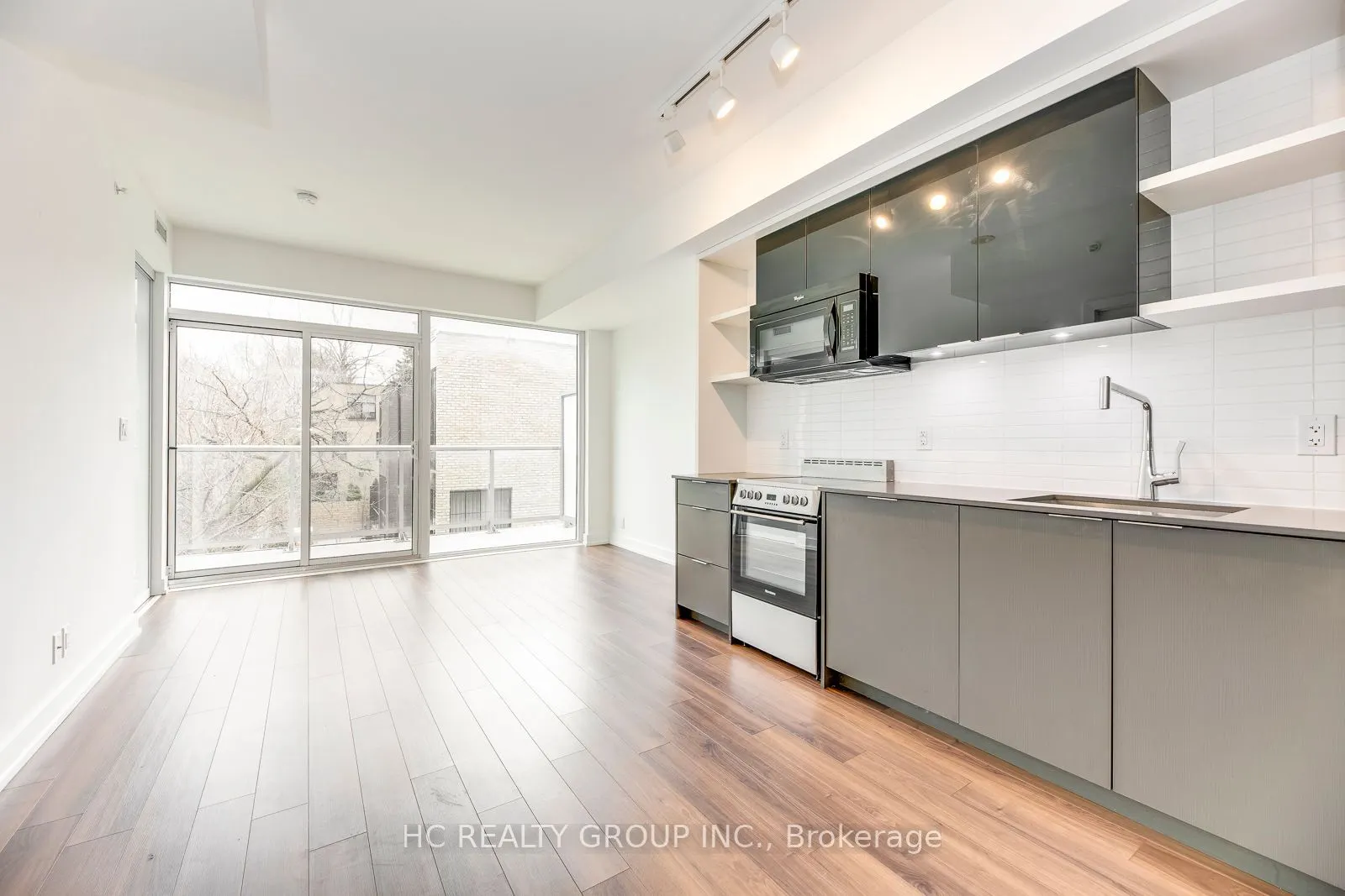 6 Parkwood Avenue, #302