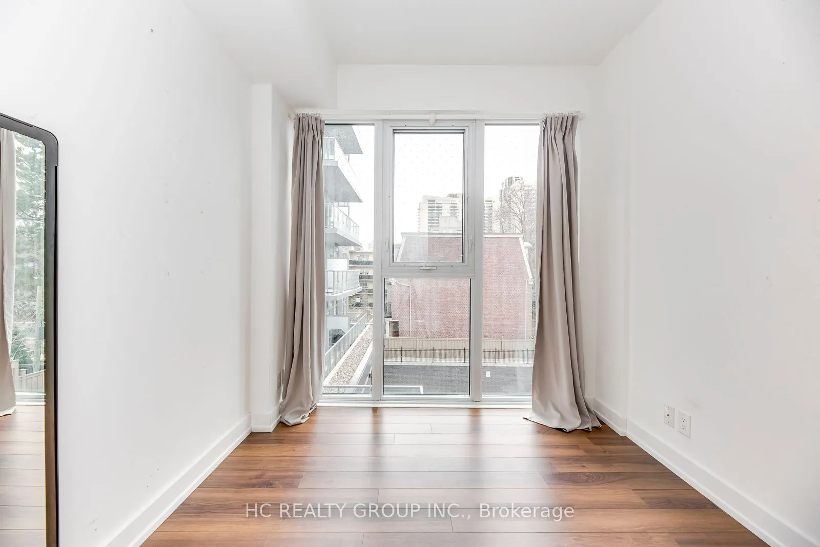 6 Parkwood Avenue, #302