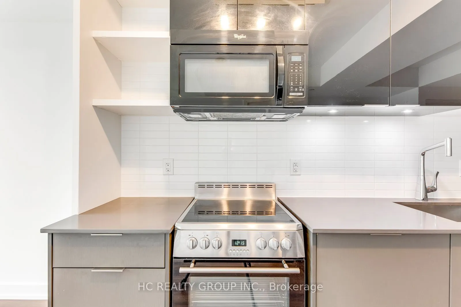 6 Parkwood Avenue, #302