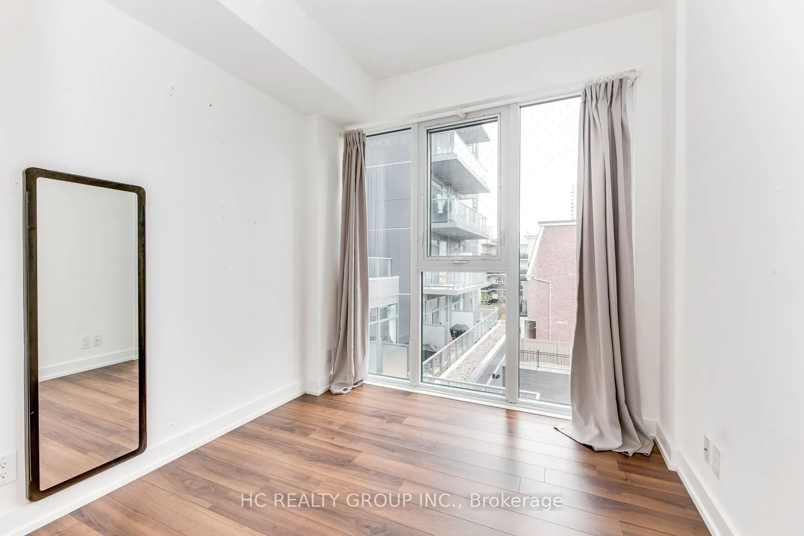 6 Parkwood Avenue, #302