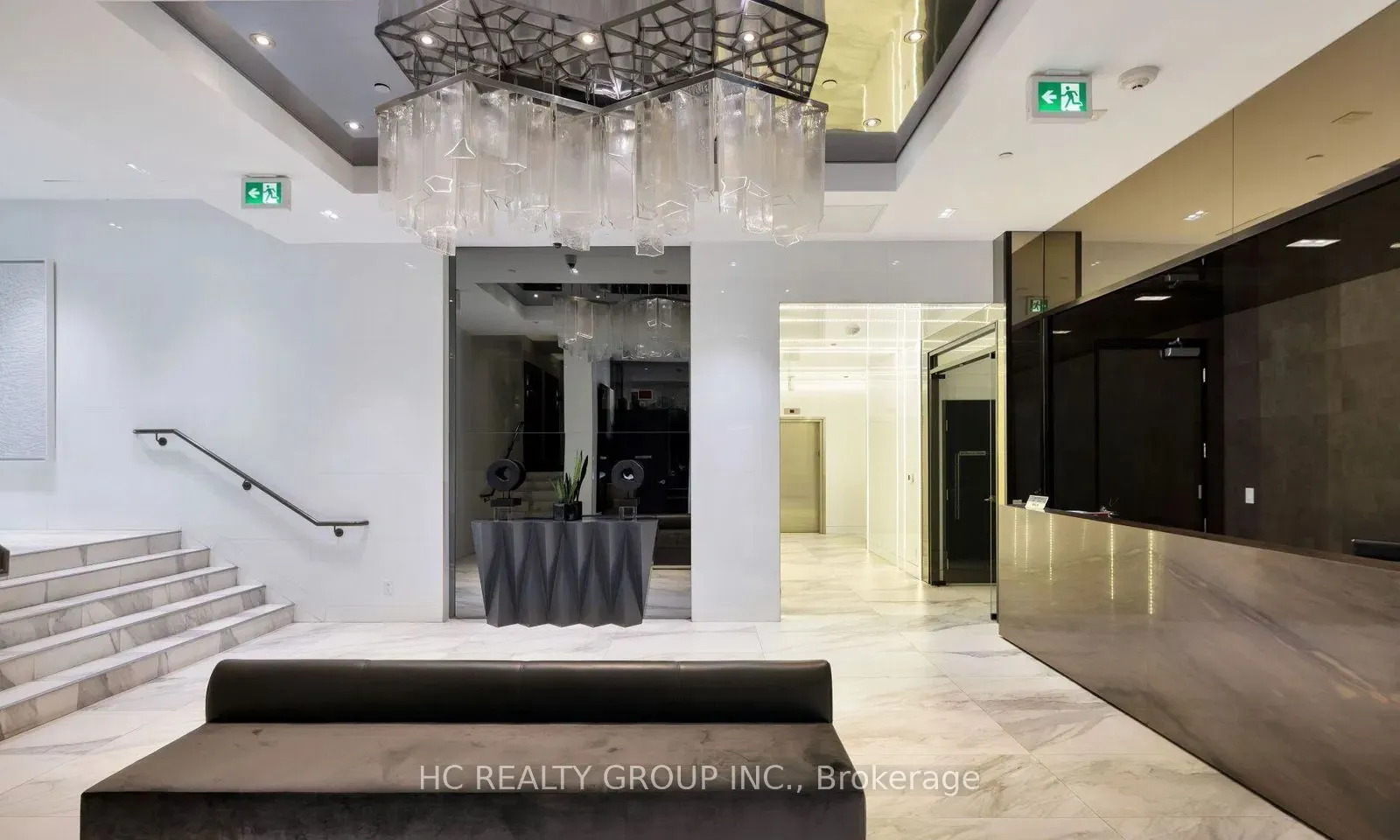 6 Parkwood Avenue, #302