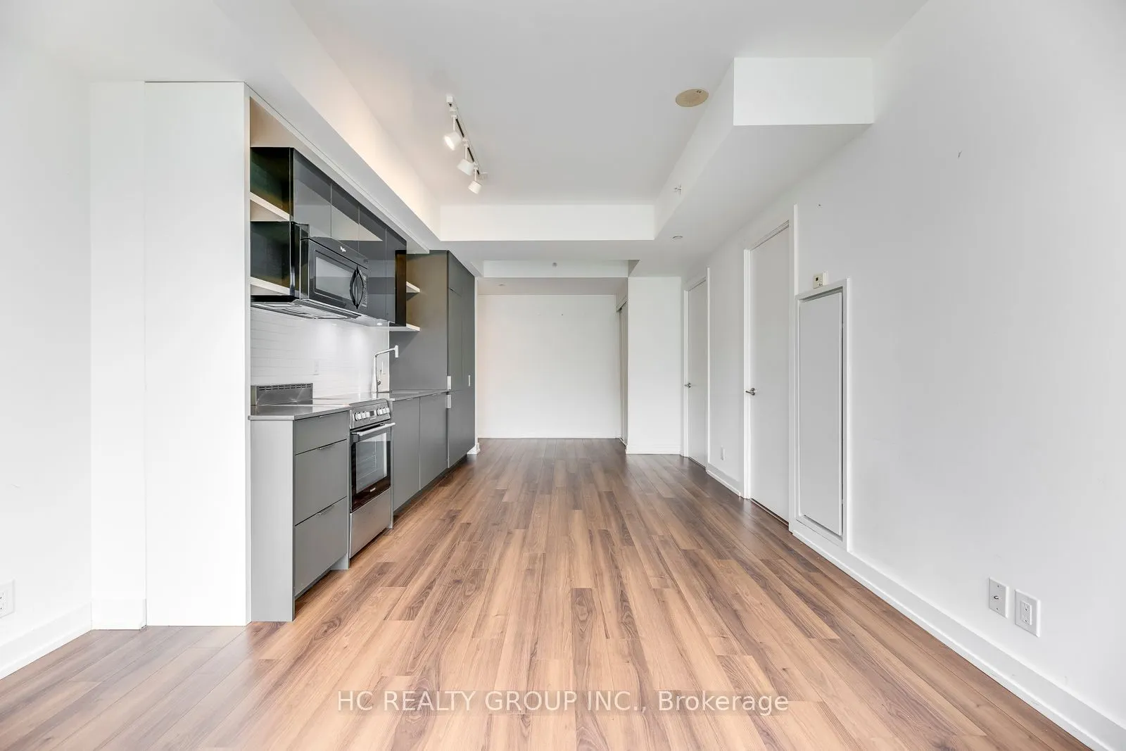 6 Parkwood Avenue, #302