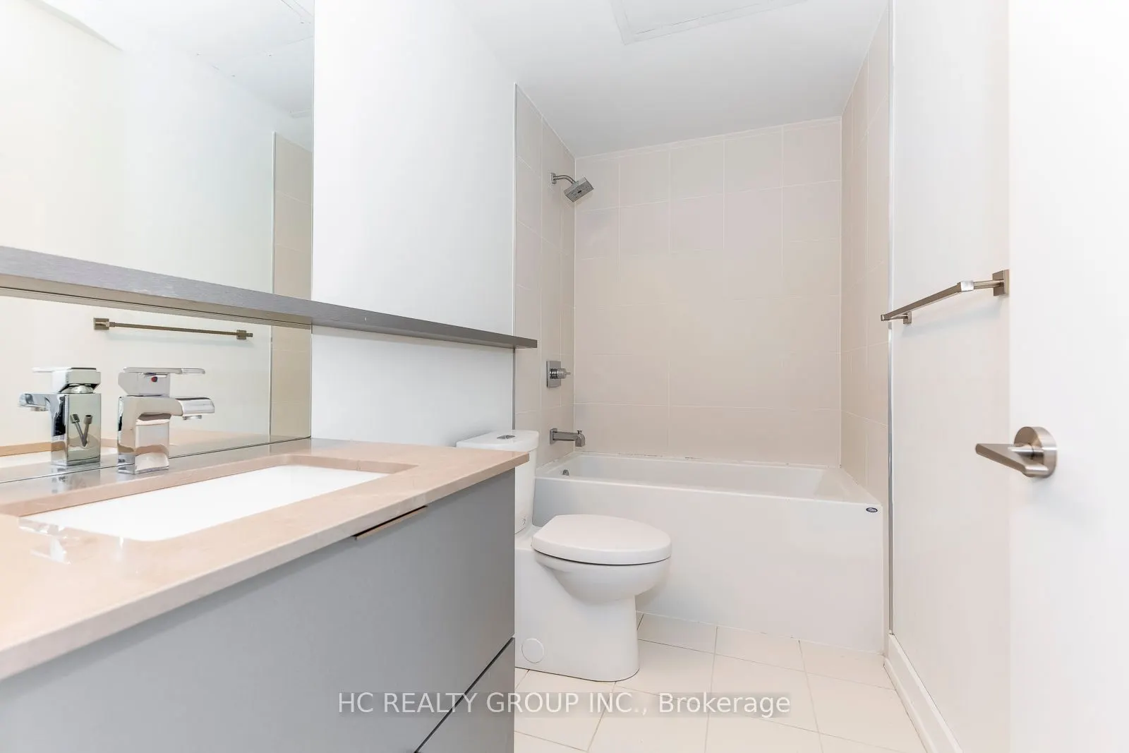 6 Parkwood Avenue, #302