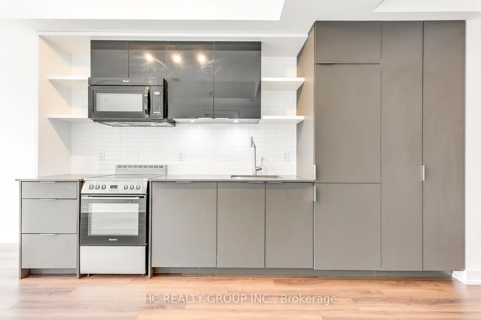 6 Parkwood Avenue, #302