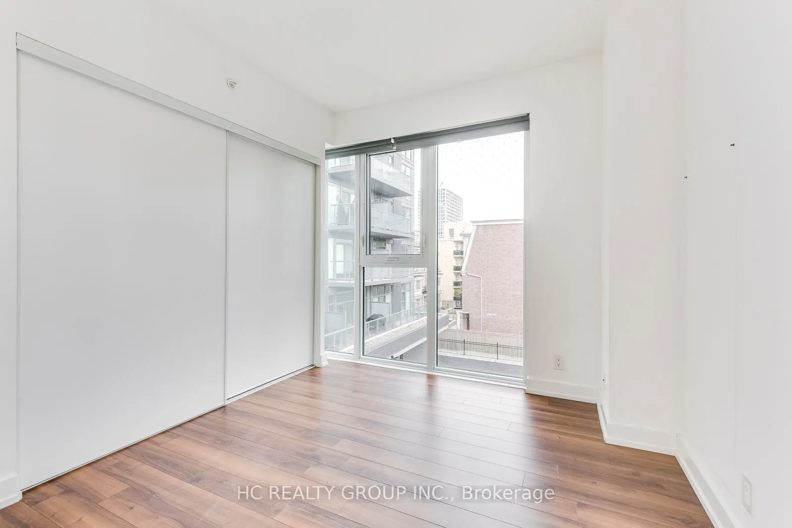 6 Parkwood Avenue, #302