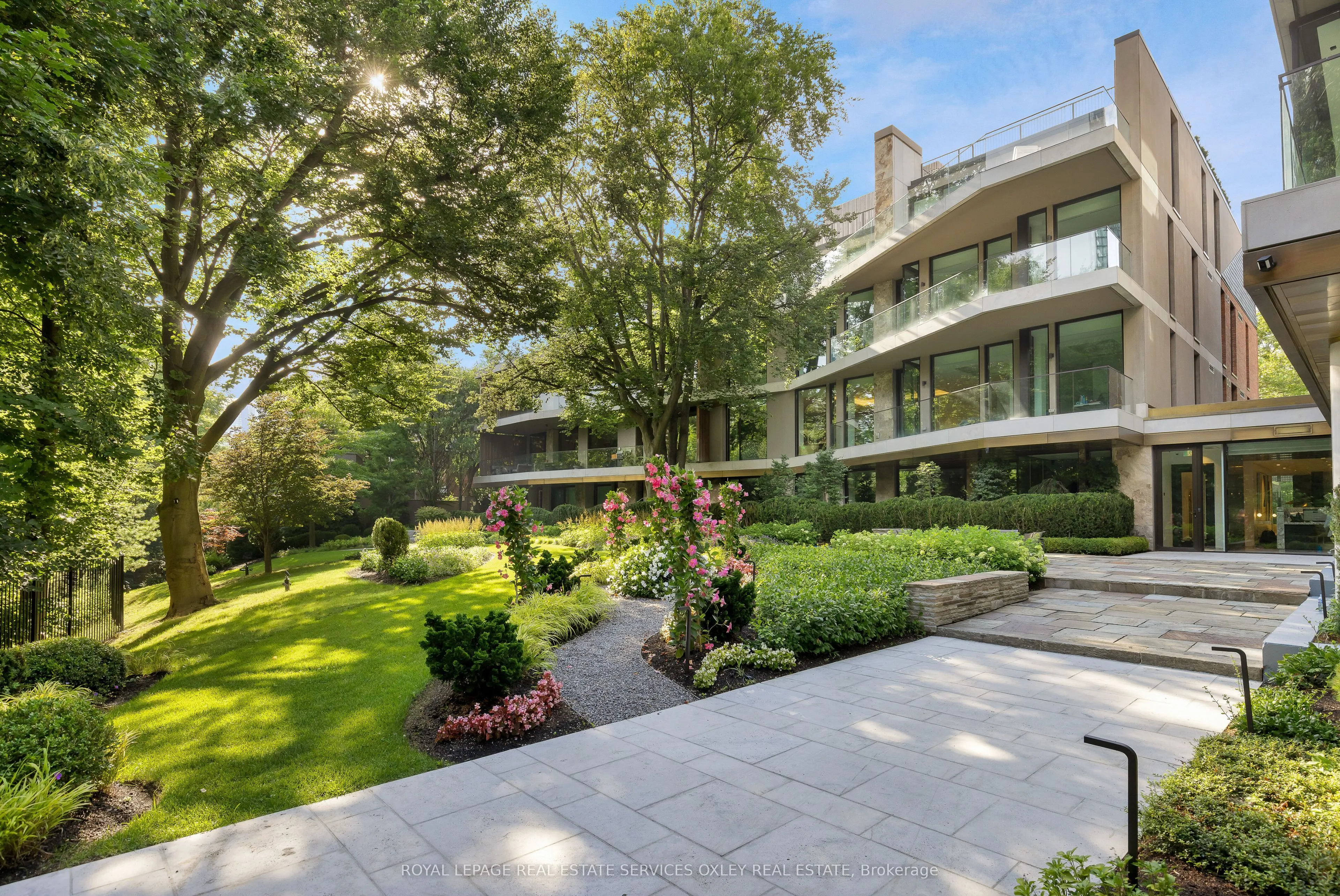 7 Dale Avenue, #207
