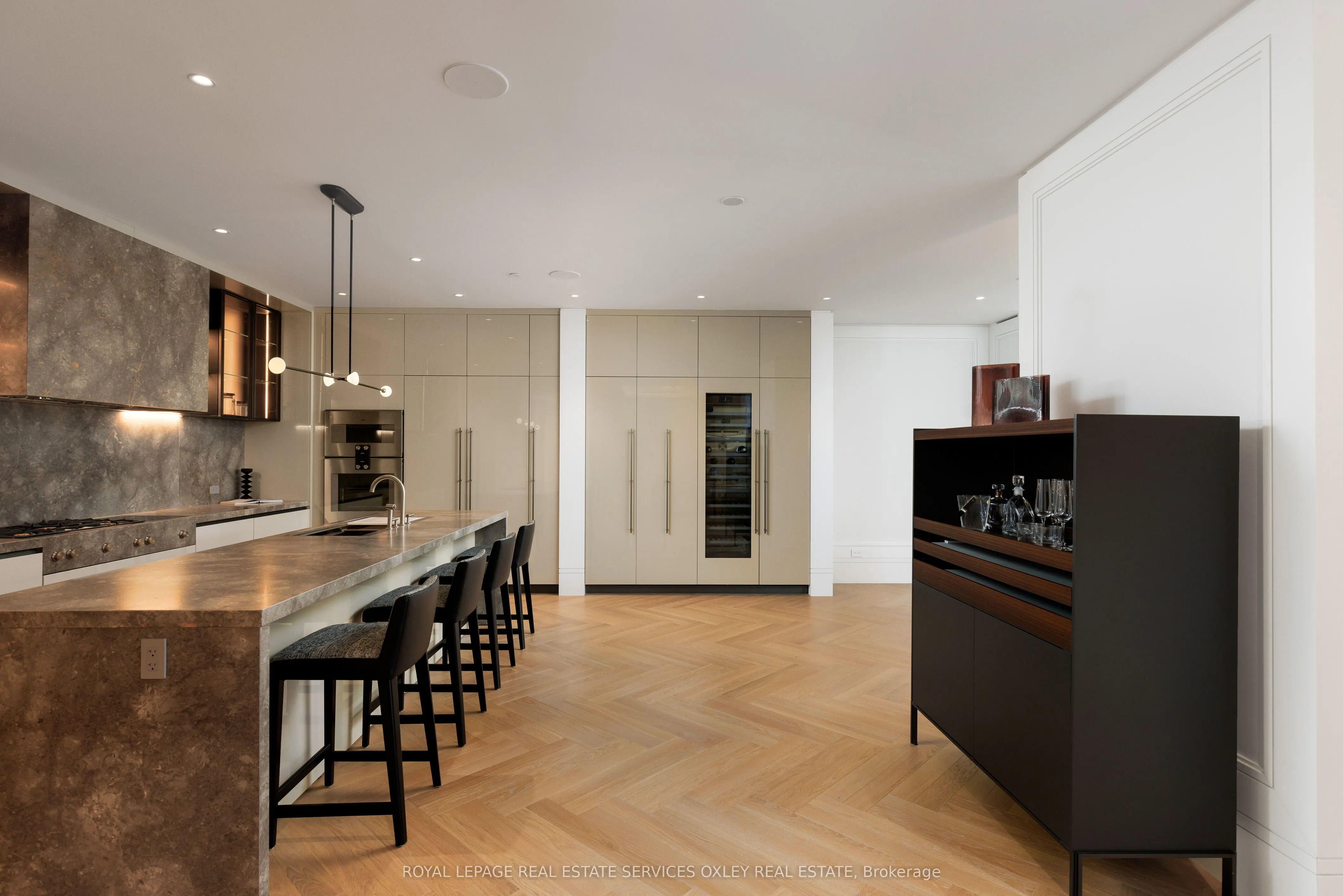 7 Dale Avenue, #207