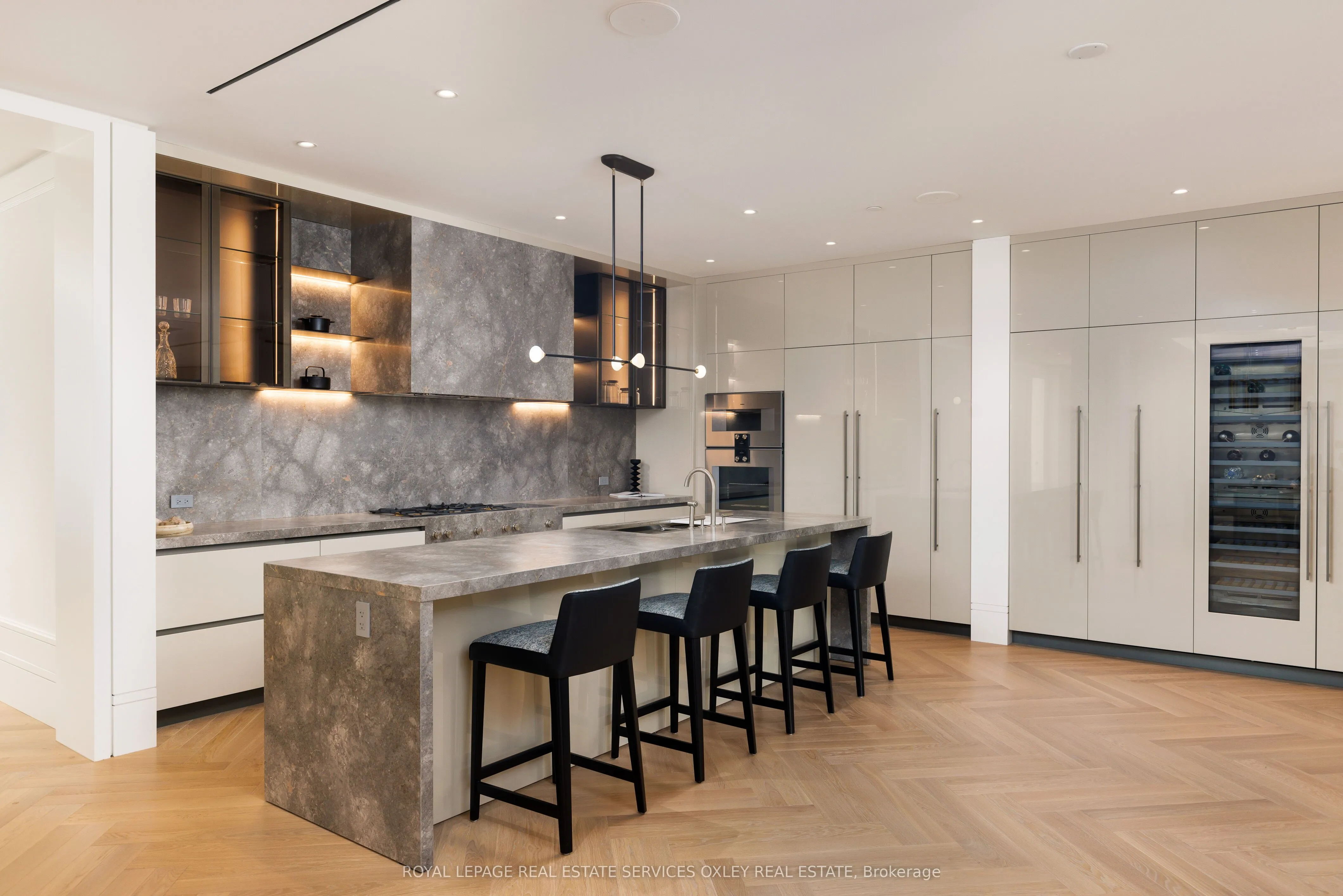 7 Dale Avenue, #207