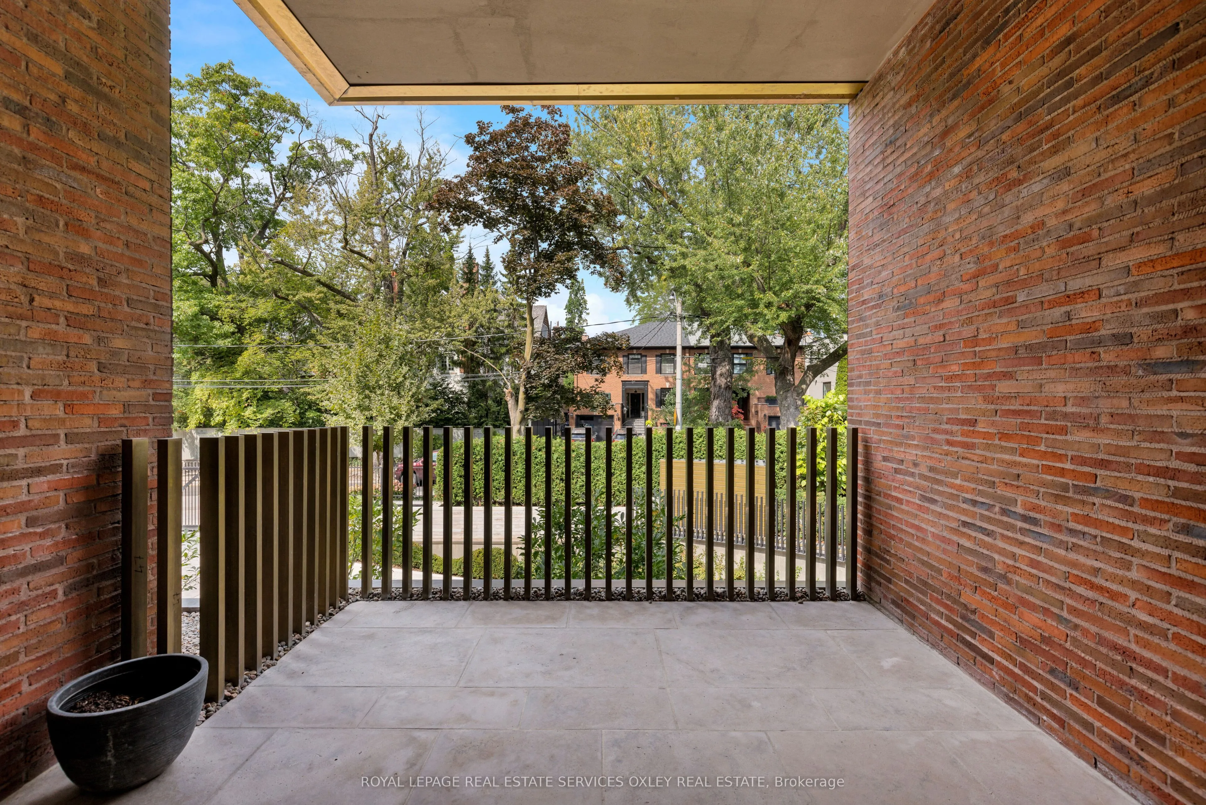 7 Dale Avenue, #207