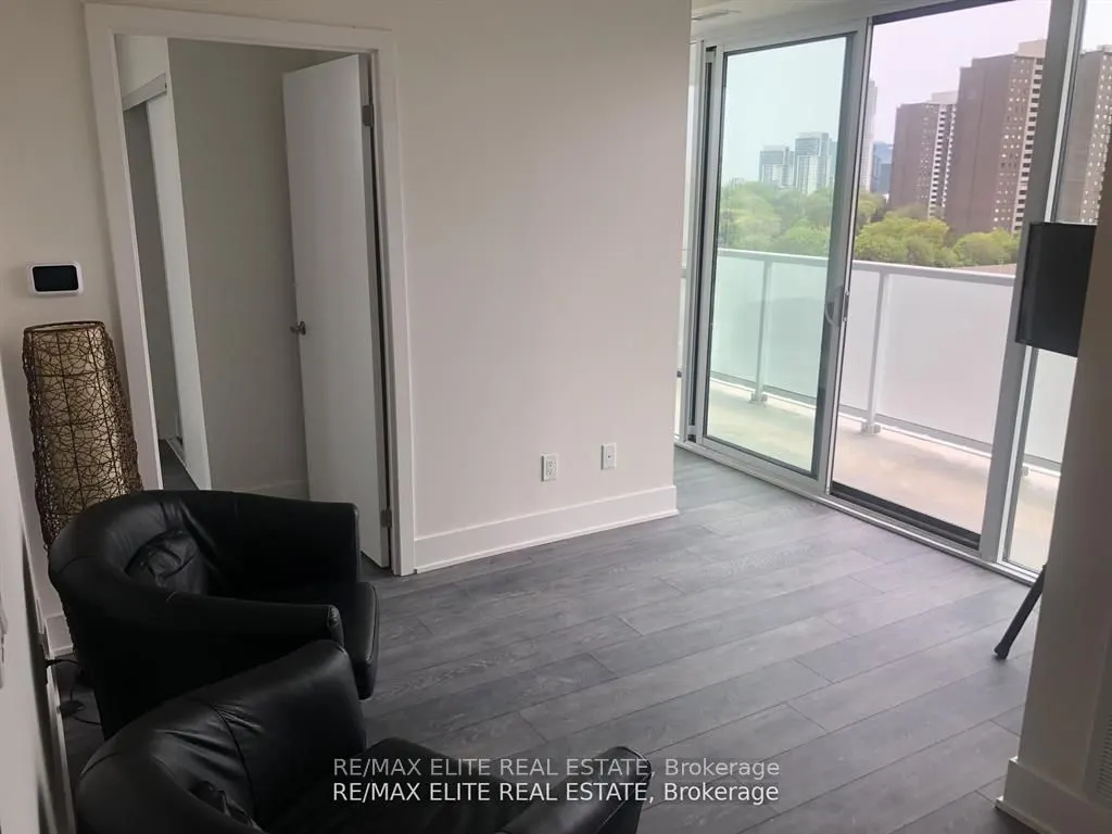 188 Fairview Mall Drive, #827