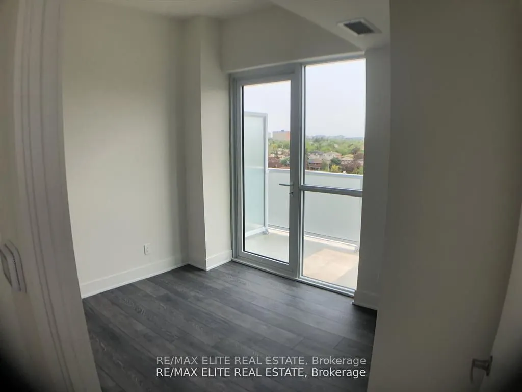 188 Fairview Mall Drive, #827