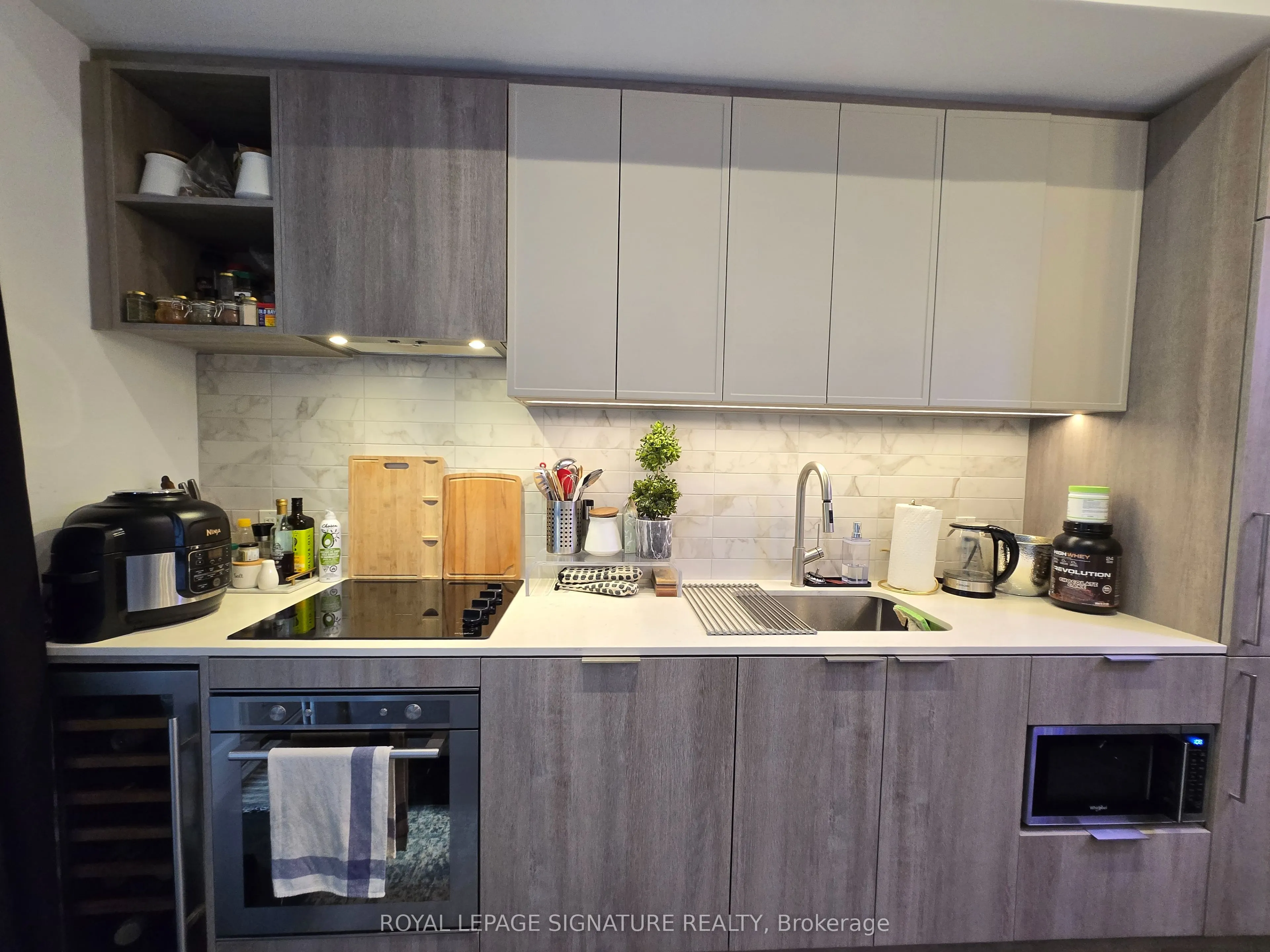 2020 Bathurst Street, #801