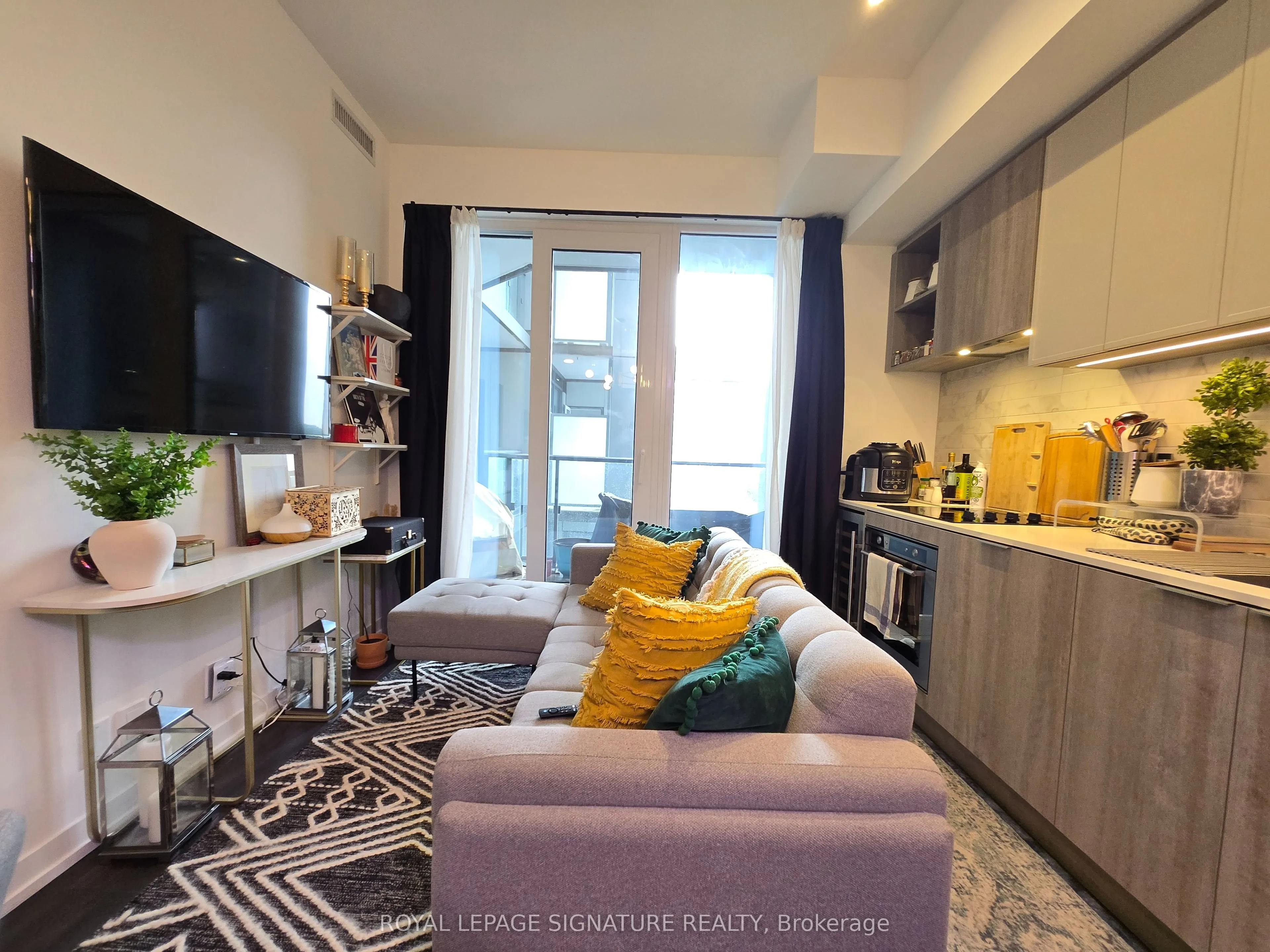 2020 Bathurst Street, #801