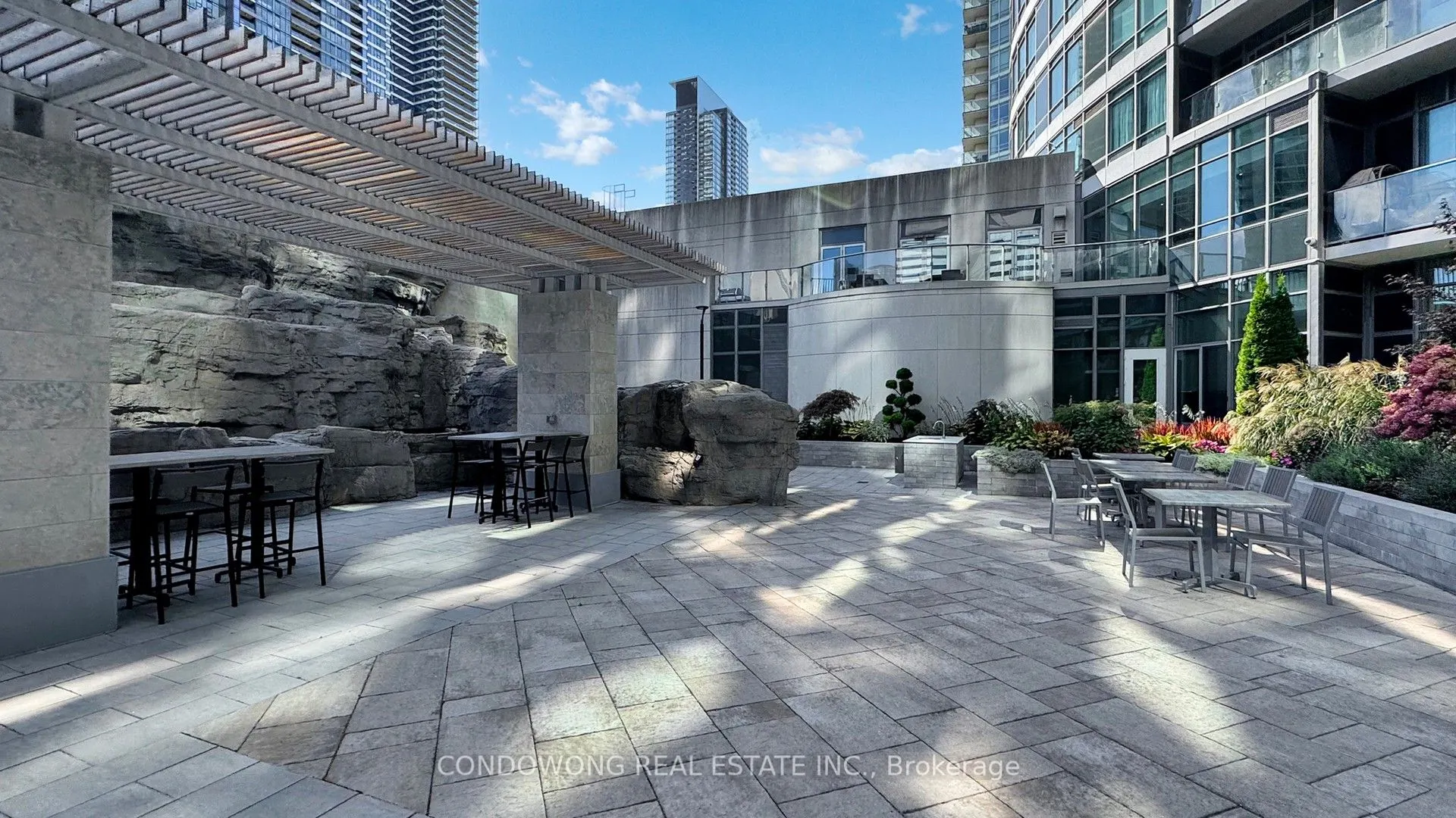 373 Front Street W, #512